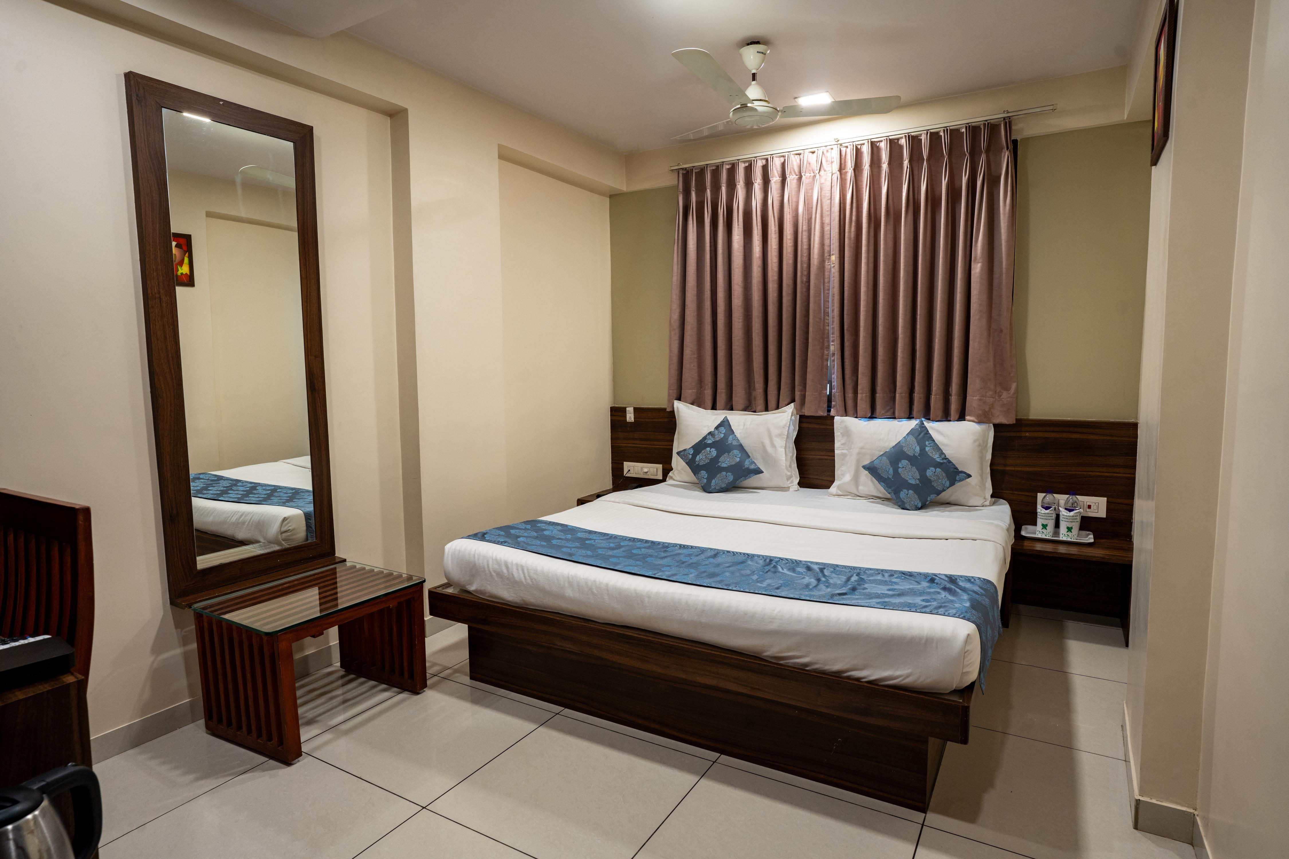 Hotel Utsav By PNS Room Type - Deluxe Ac