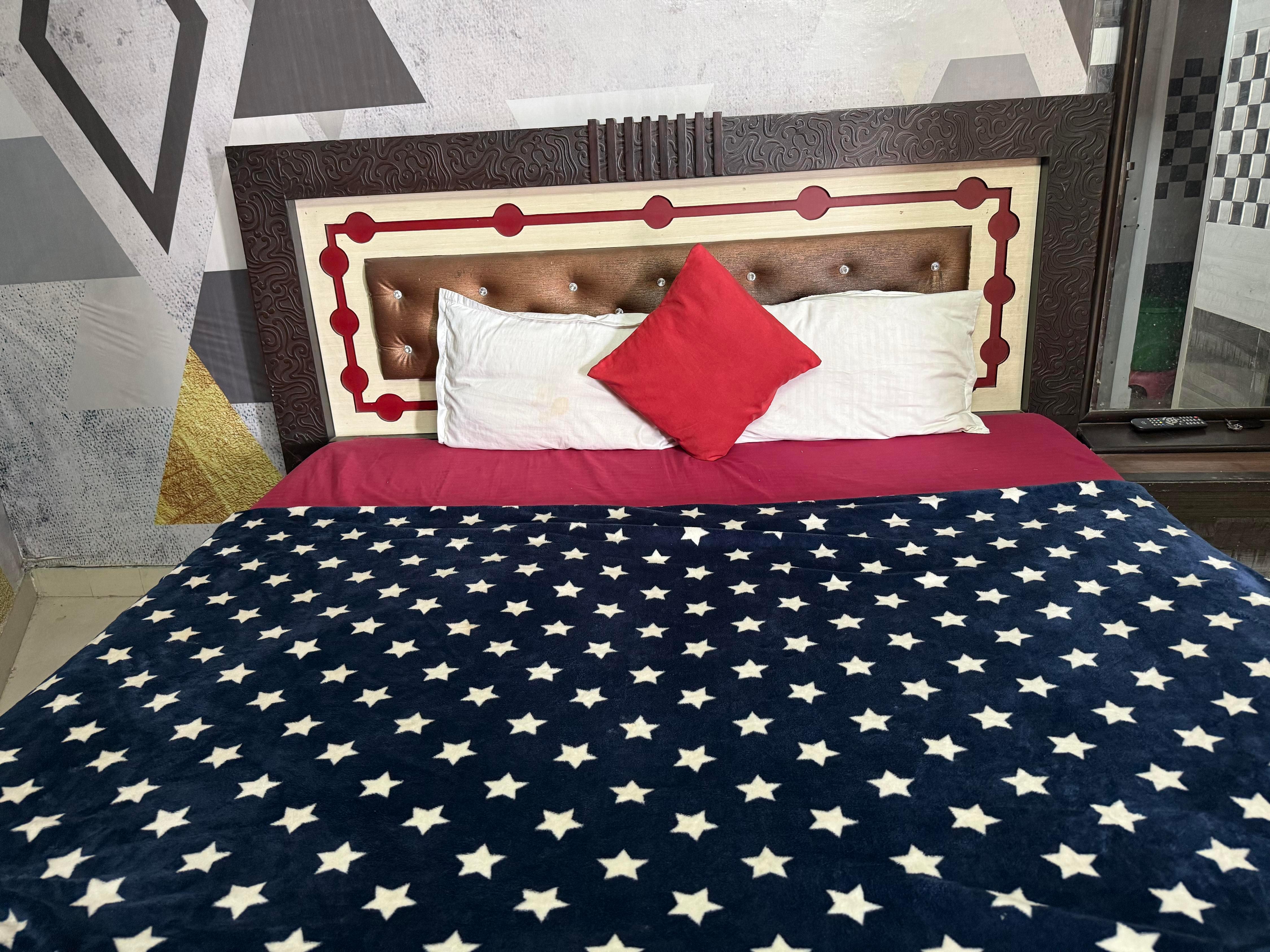 HOME STAY Kurukshetra Room Type - Saver Room