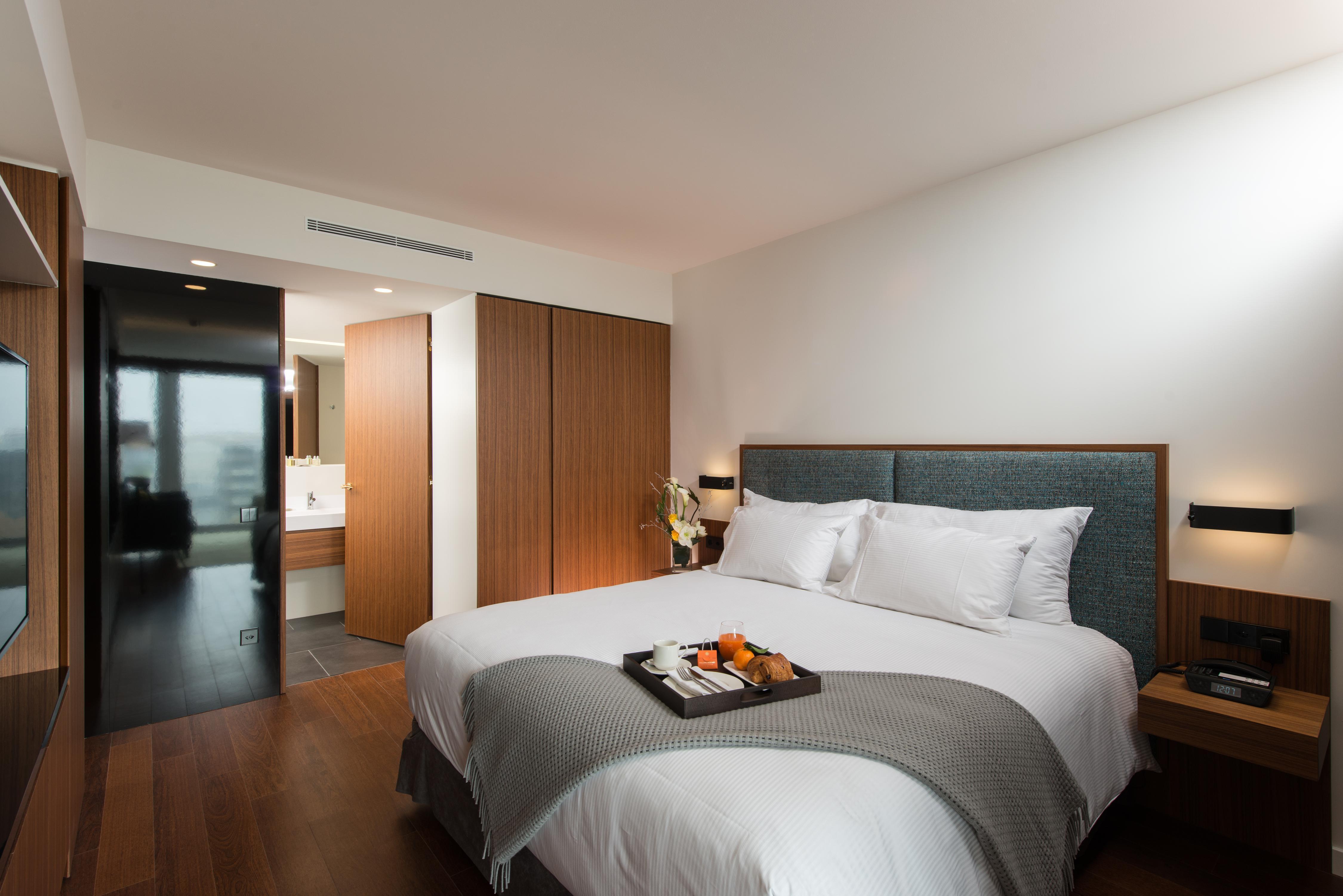 Fraser Suites Geneva - Tap to explore photos