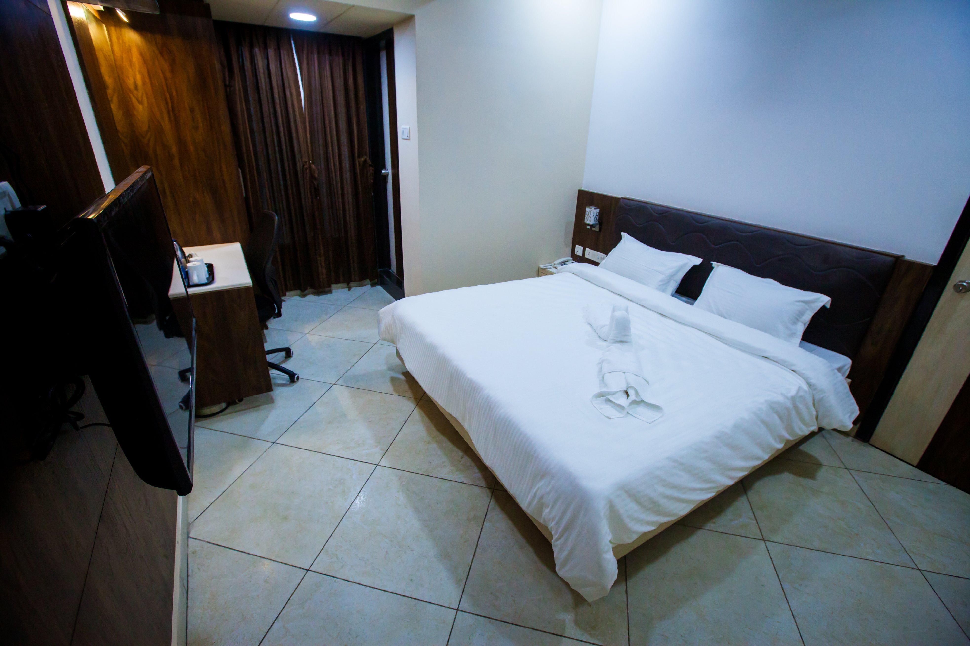 Twilight Inn - Tap to explore photos