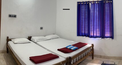 Dakshinakasi Guest House Room Type - Triple Room