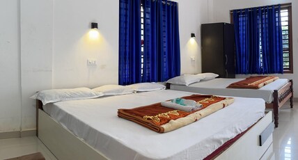 Dakshinakasi Guest House Room Type - AC Five Bed Room