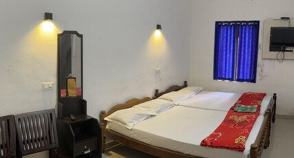 Dakshinakasi Guest House Room Type - Four Bed Room