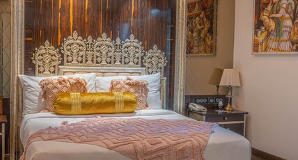 Seven Seas Hotel Room Type - Royal Premium Suite with Bathtub
