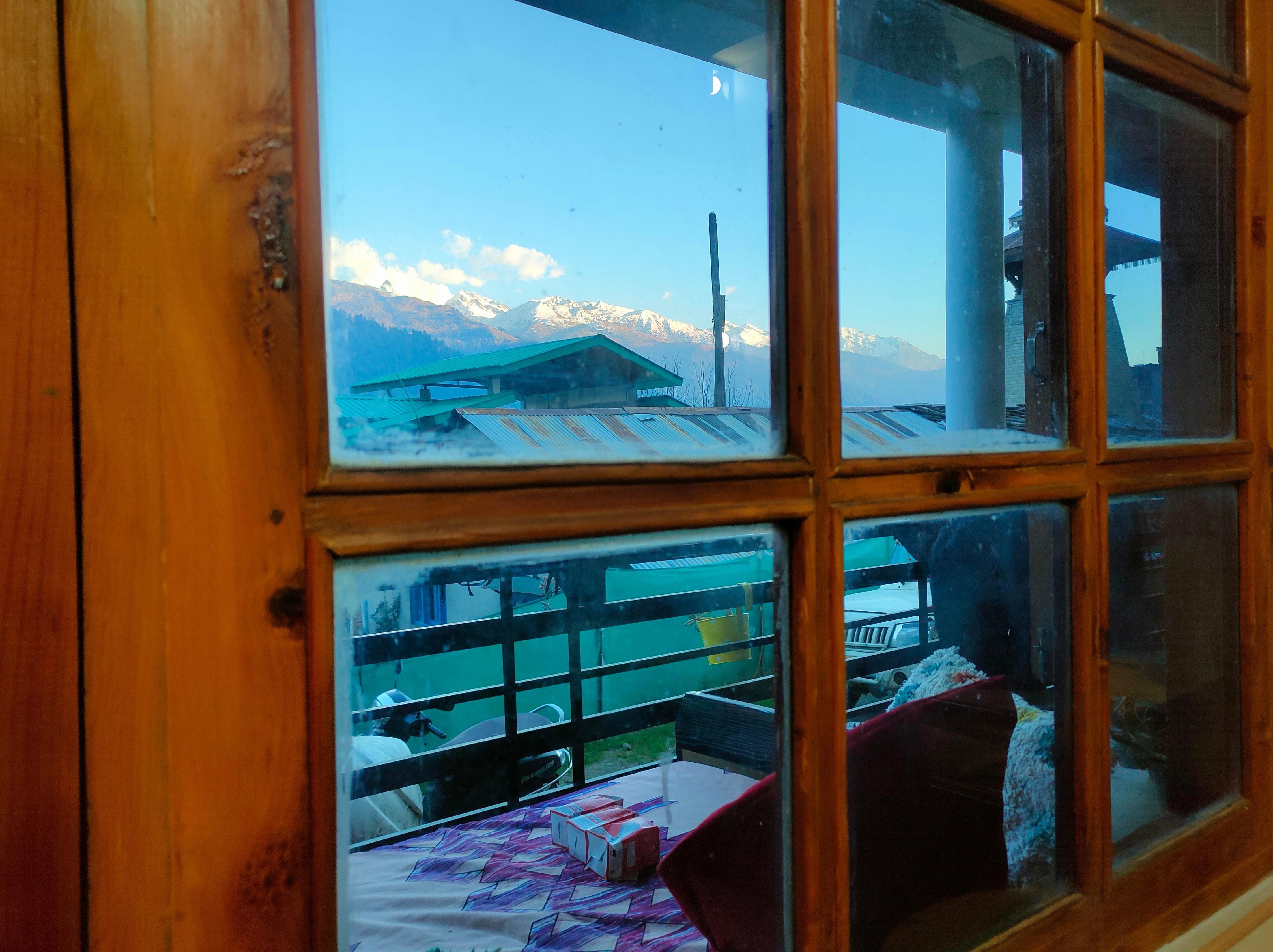 Bros Hostel & Yaara Cafe | Old Manali | Dorms & Private Rooms - Tap to explore photos