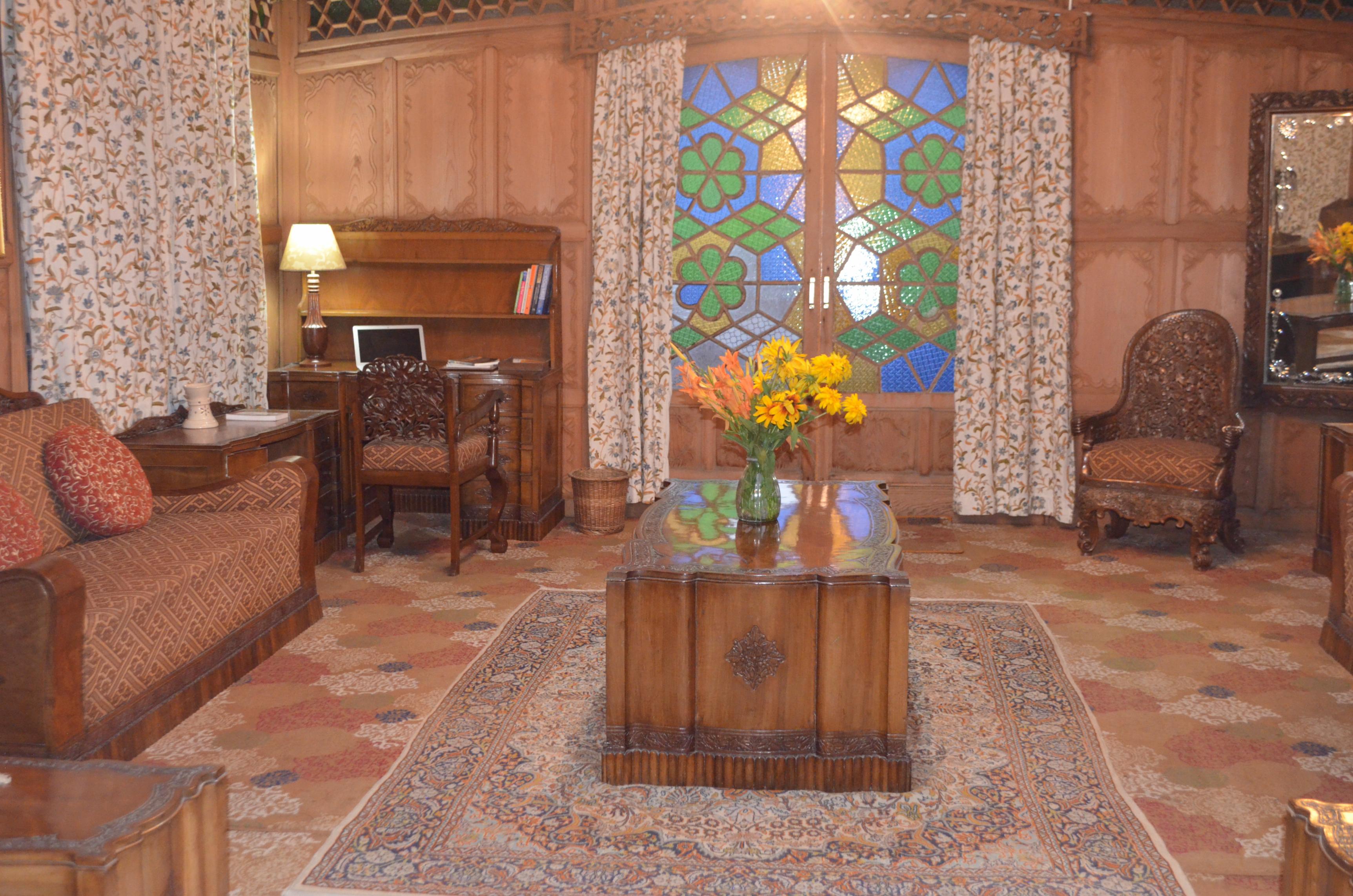 New Alexandra Houseboats