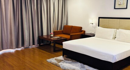 Triguna Clarks Inn Kurnool Room Type - Luxury Suite with Living area and King Bed