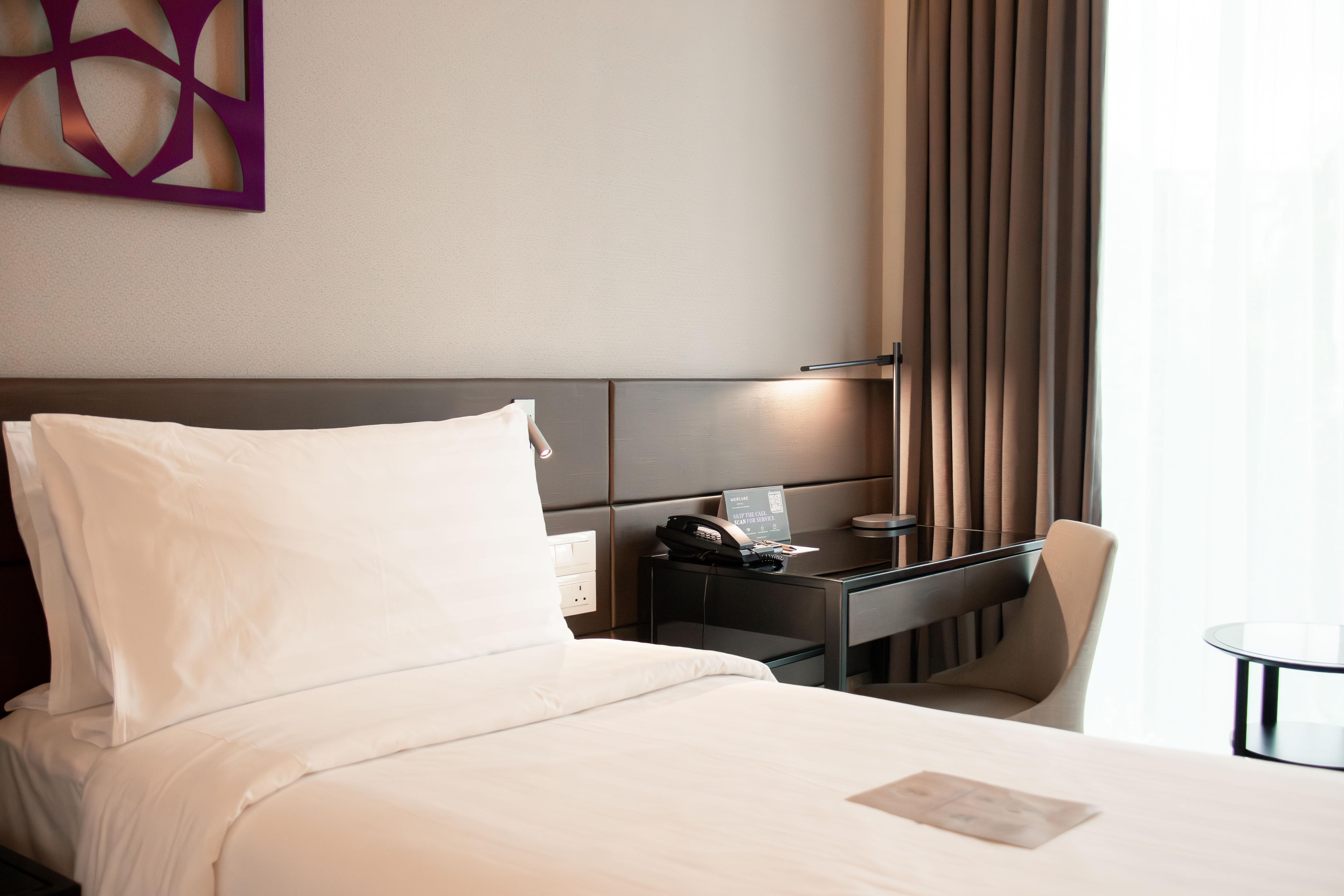 Mercure Singapore on Stevens - Tap to explore photos