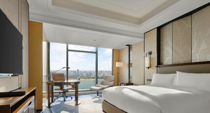 Hilton Zhuzhou Room Type - KING DELUXE ROOM-RIVERVIEW