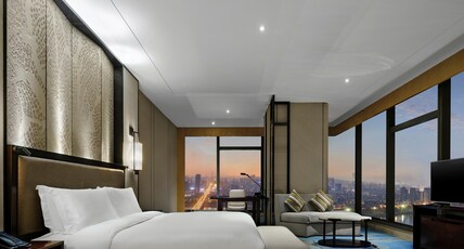 Hilton Zhuzhou Room Type - KING PANORAMA RIVER VIEW