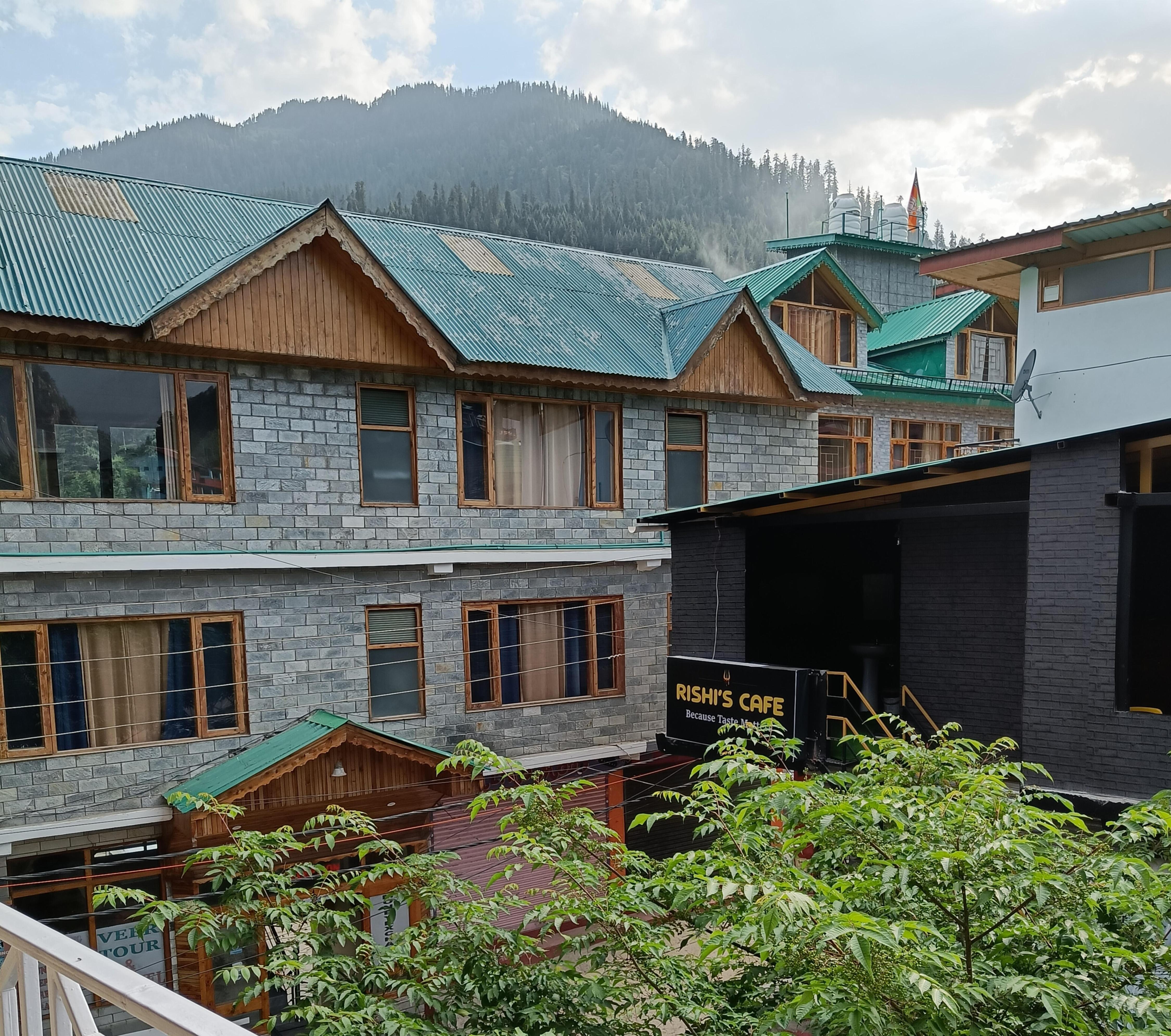 The Apple Villa - Tap to explore photos