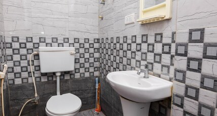 Sapphire Stay Room Type - Deluxe Double Room with AC