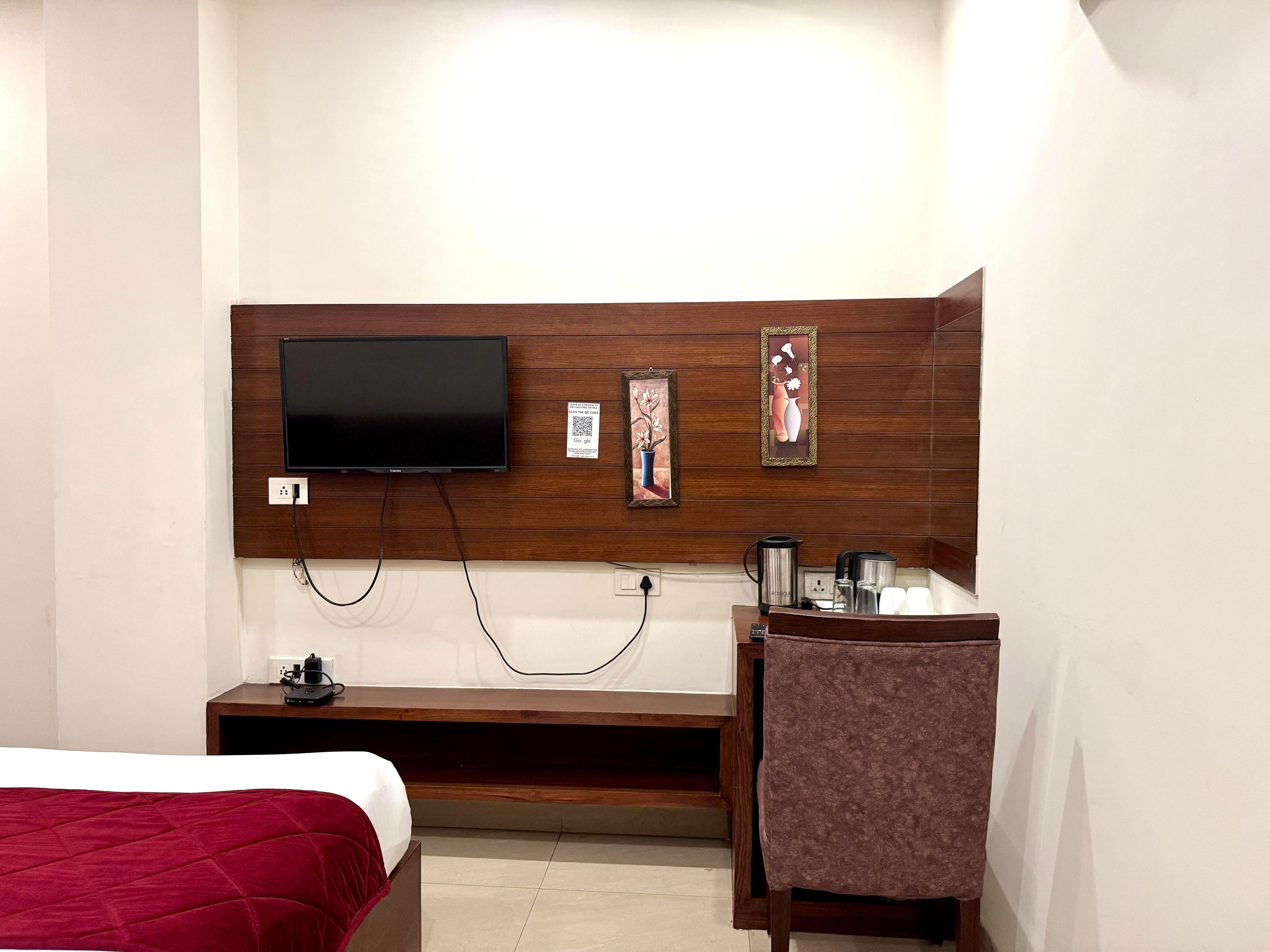 Hotel Bahl Regency - Tap to explore photos