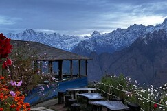Blue Poppy Resort Auli - Near Auli Chairlift