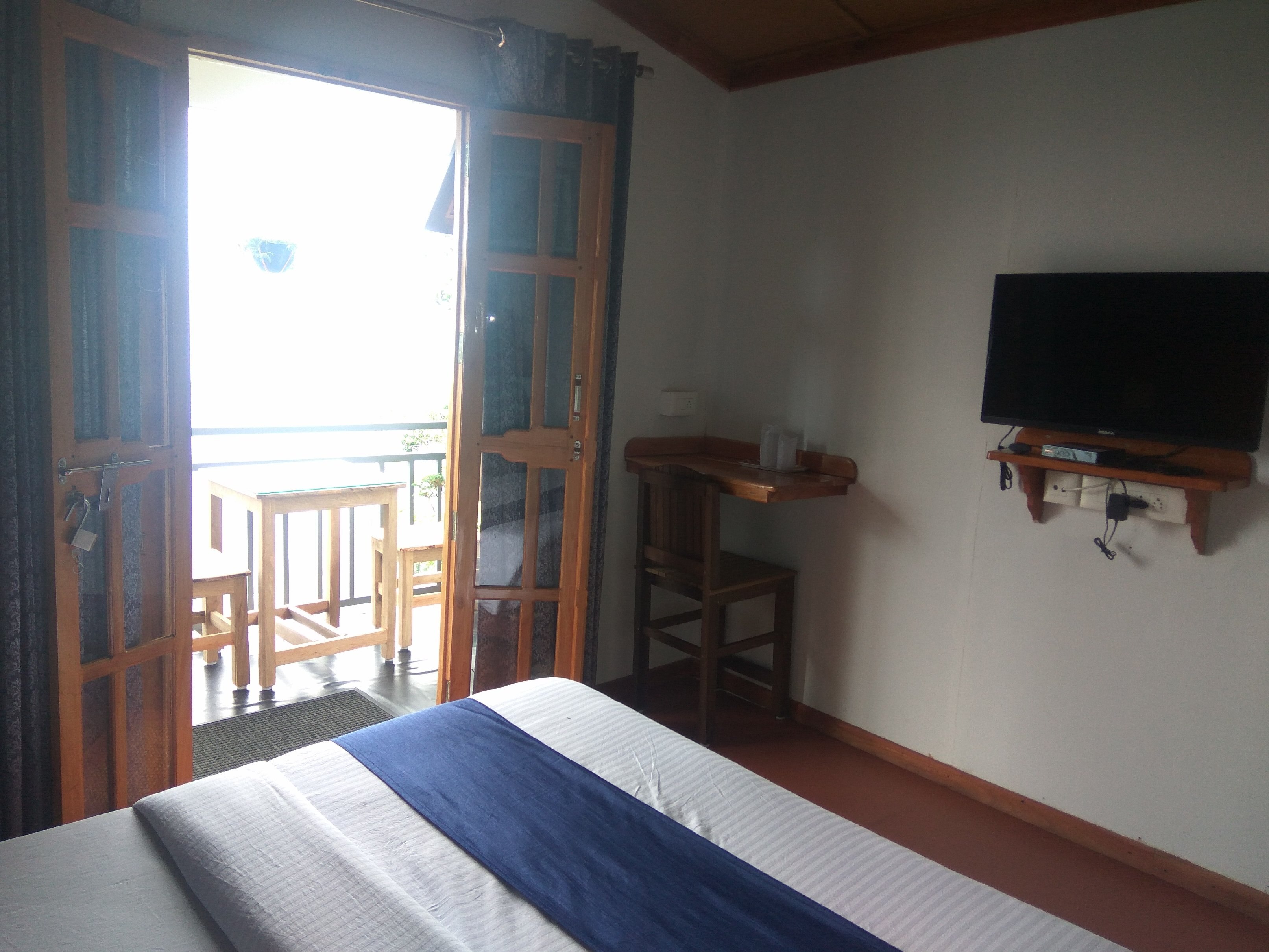 Winter Gardens Mountain View Rooms - Tap to explore photos