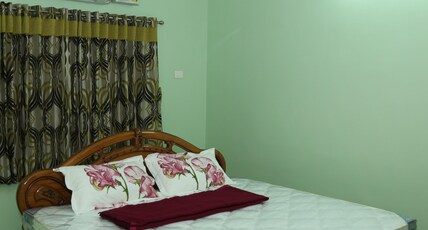 PERIYANAAYAKI AMMAN VILLA Room Type - Deluxe 2 bedded A/C Room