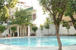 Corbett Paradiso Resort & Hotel