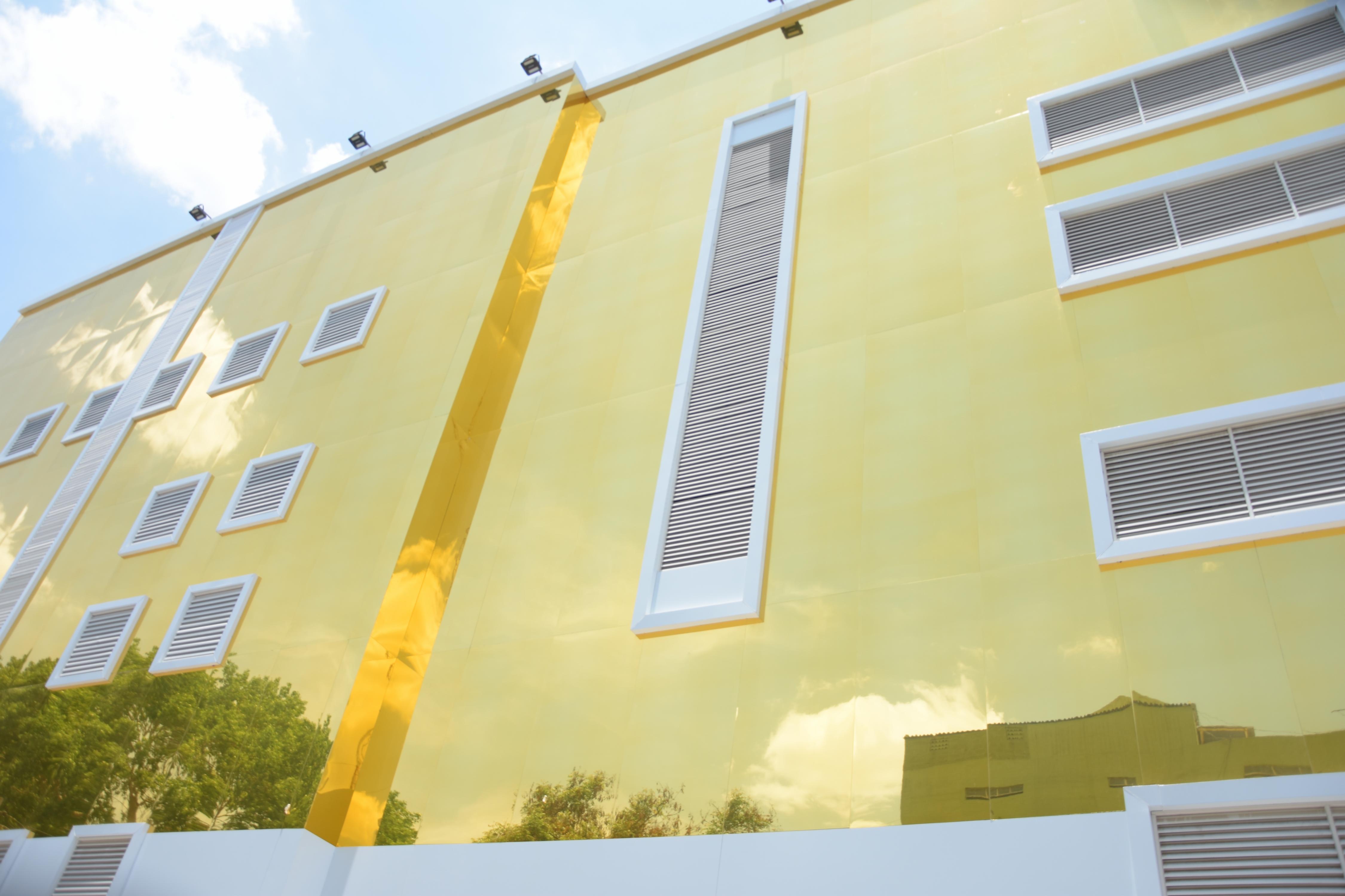 Poppys Tower - Tap to explore photos