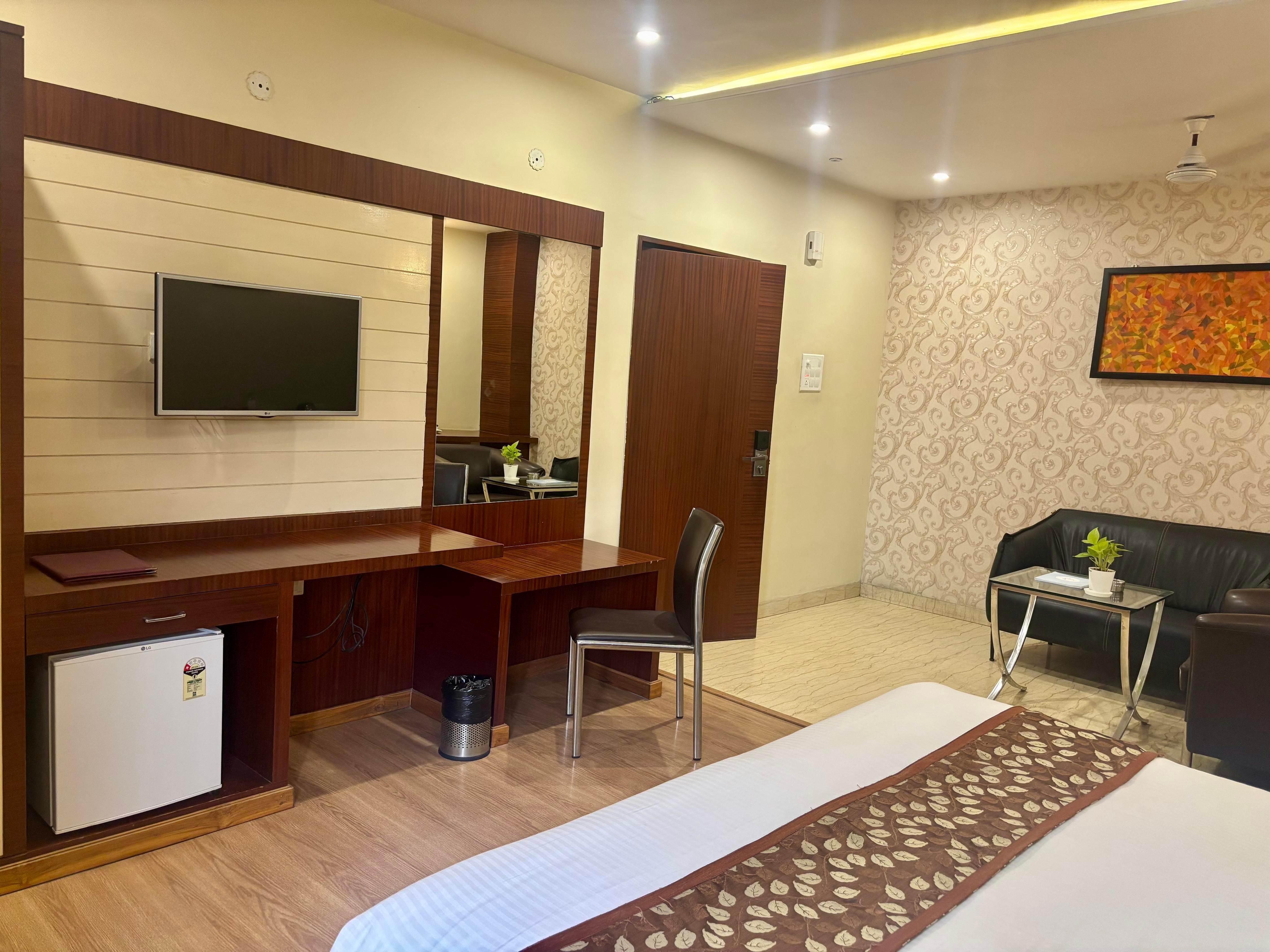 Hotel Avalon Inn - Tap to explore photos