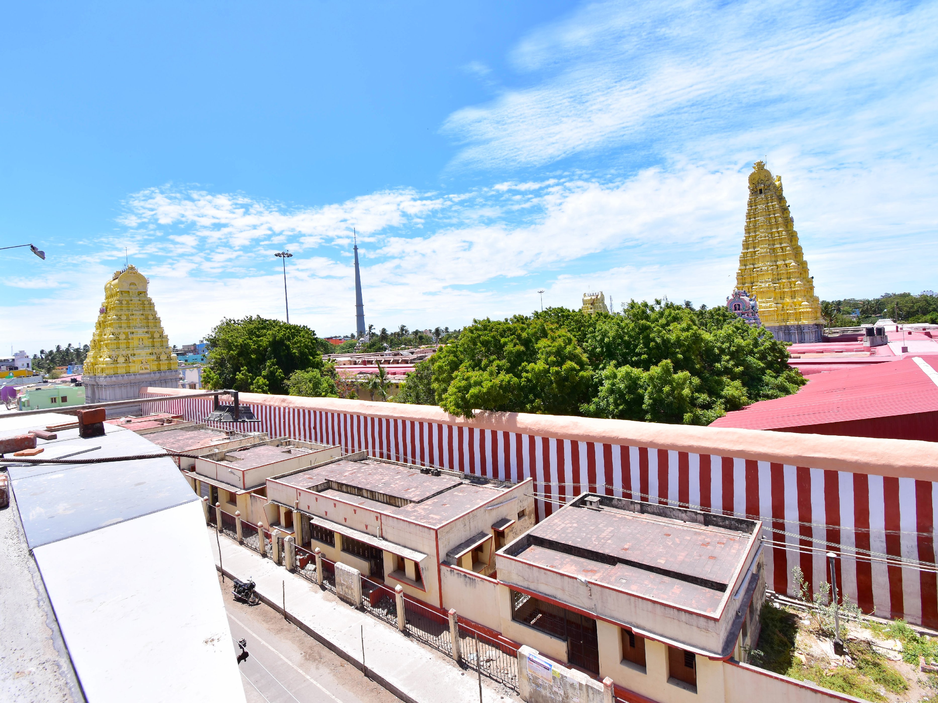Sri palani andavar lodge - Tap to explore photos