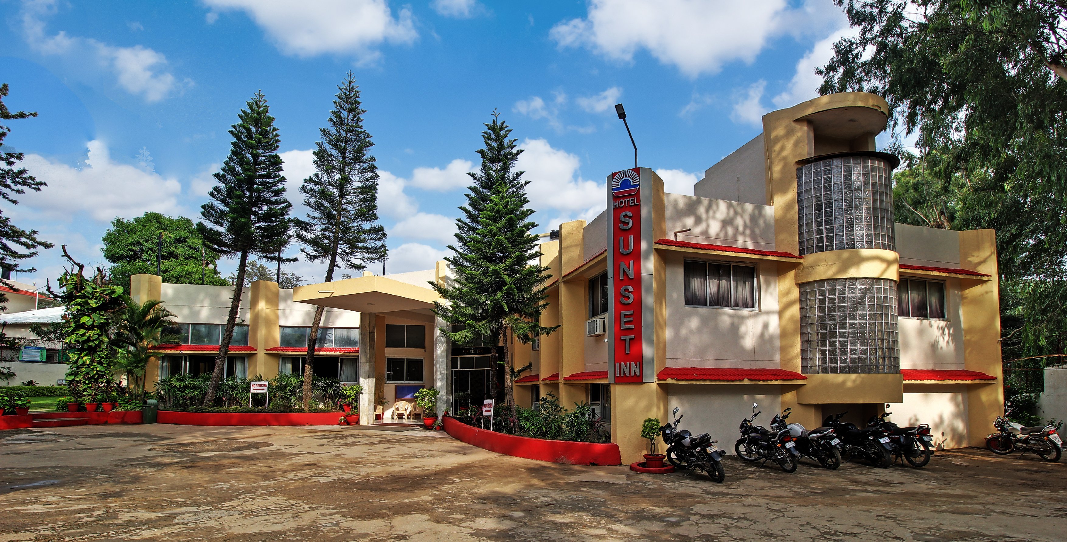 Hotel Sunset Inn Mount Abu with swimming pool 