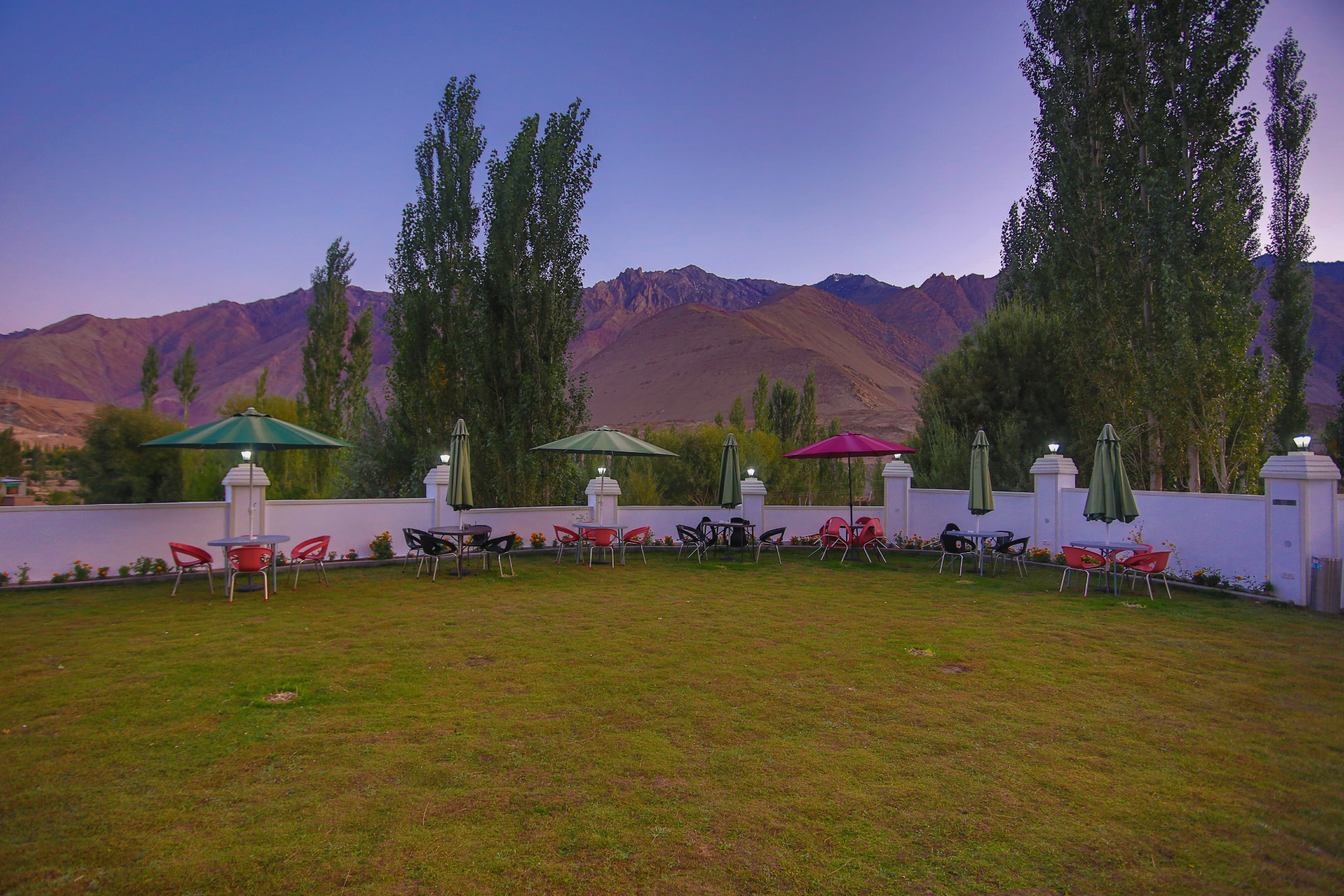 Hotel Duke - Tap to explore photos