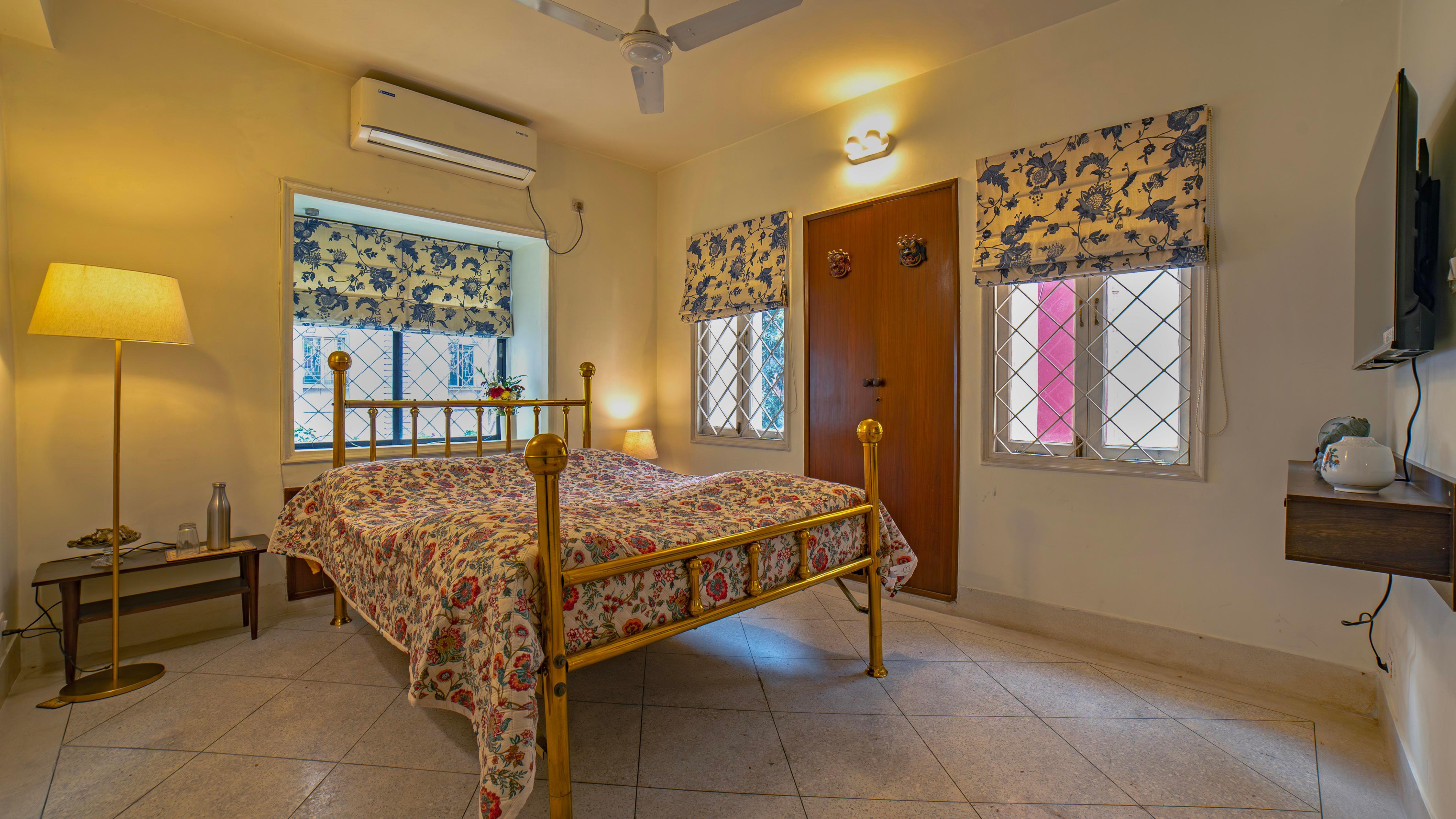 Yellowbrick Calcuttas Freshest BnB - Tap to explore photos
