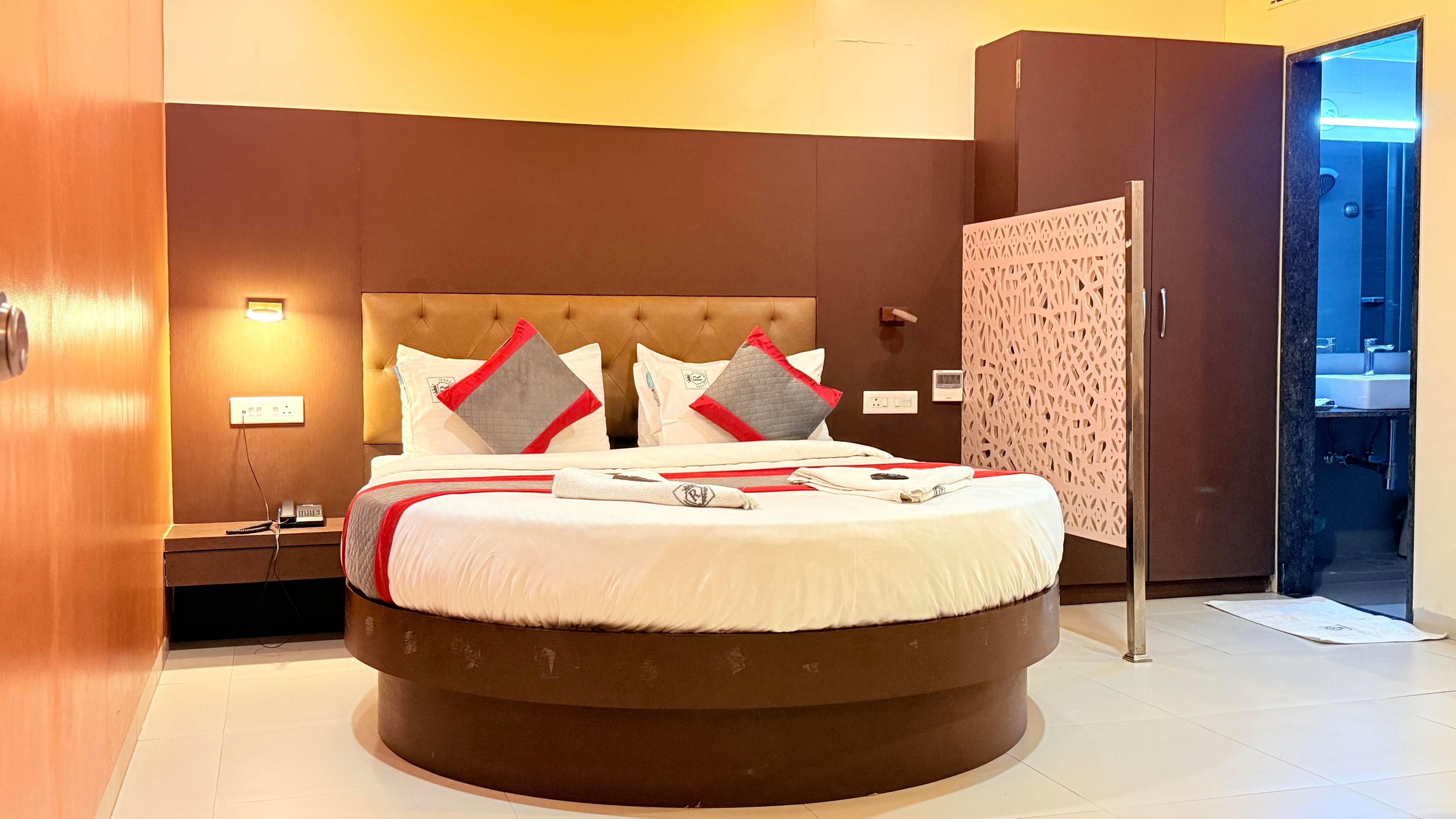 Hotel Rajdoot Royale by Ambai Room Type - Royale Suite