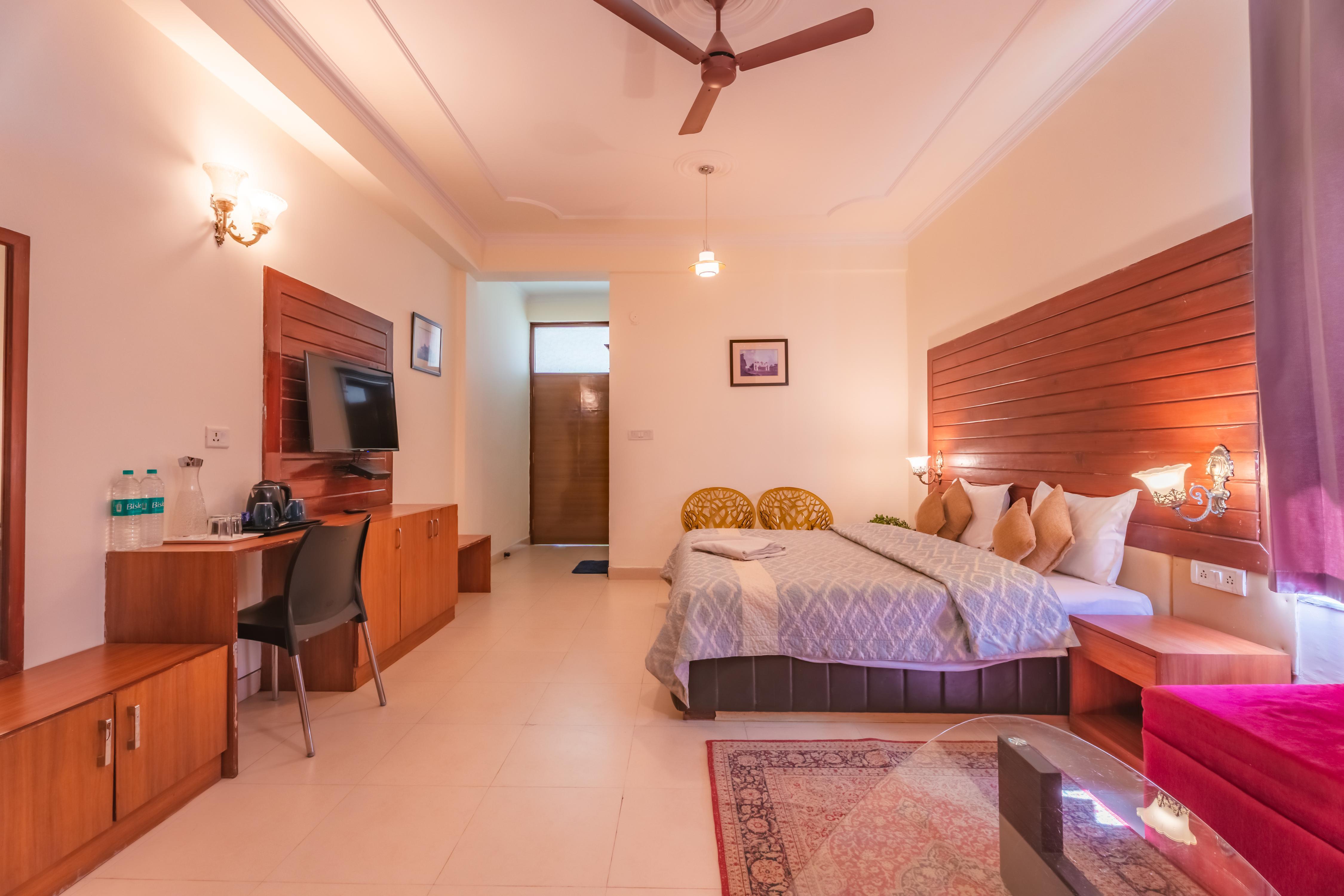 Evelyn Boutique Homes : Mall Road - Tap to explore photos