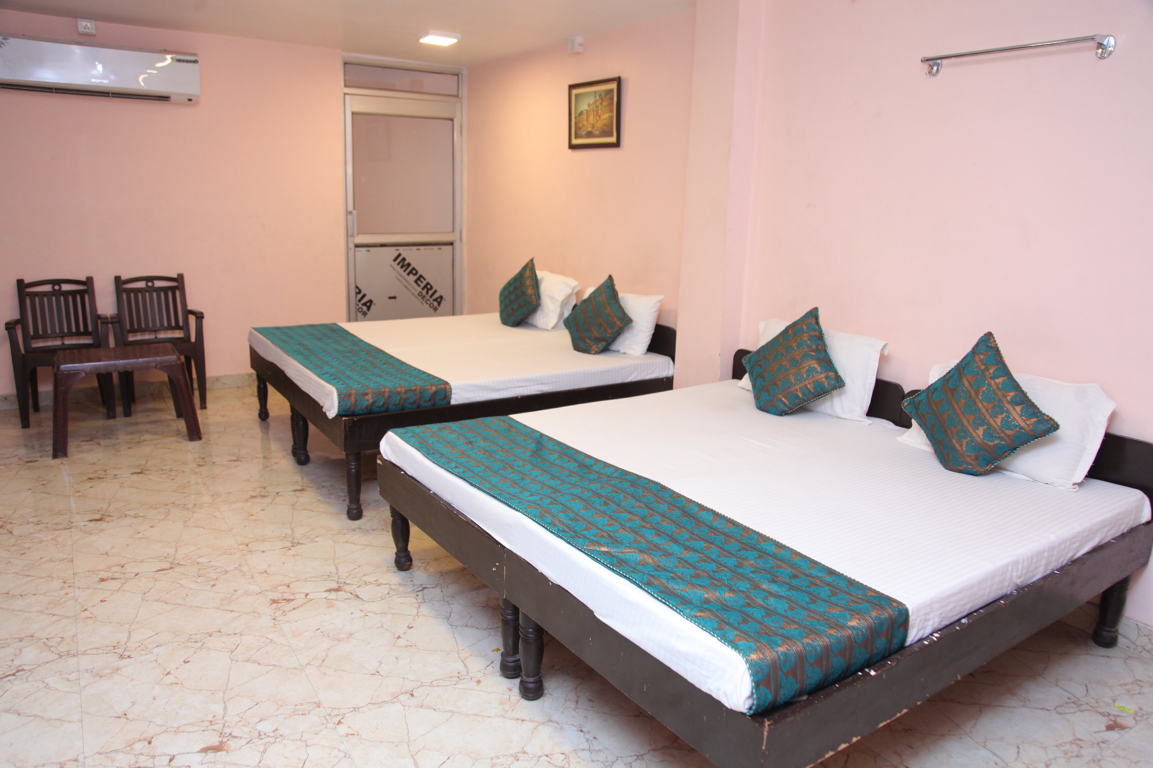 Hotel Shri Krishna Inn 1 KM from Shri Kashi Vishwanath Temple - Tap to explore photos