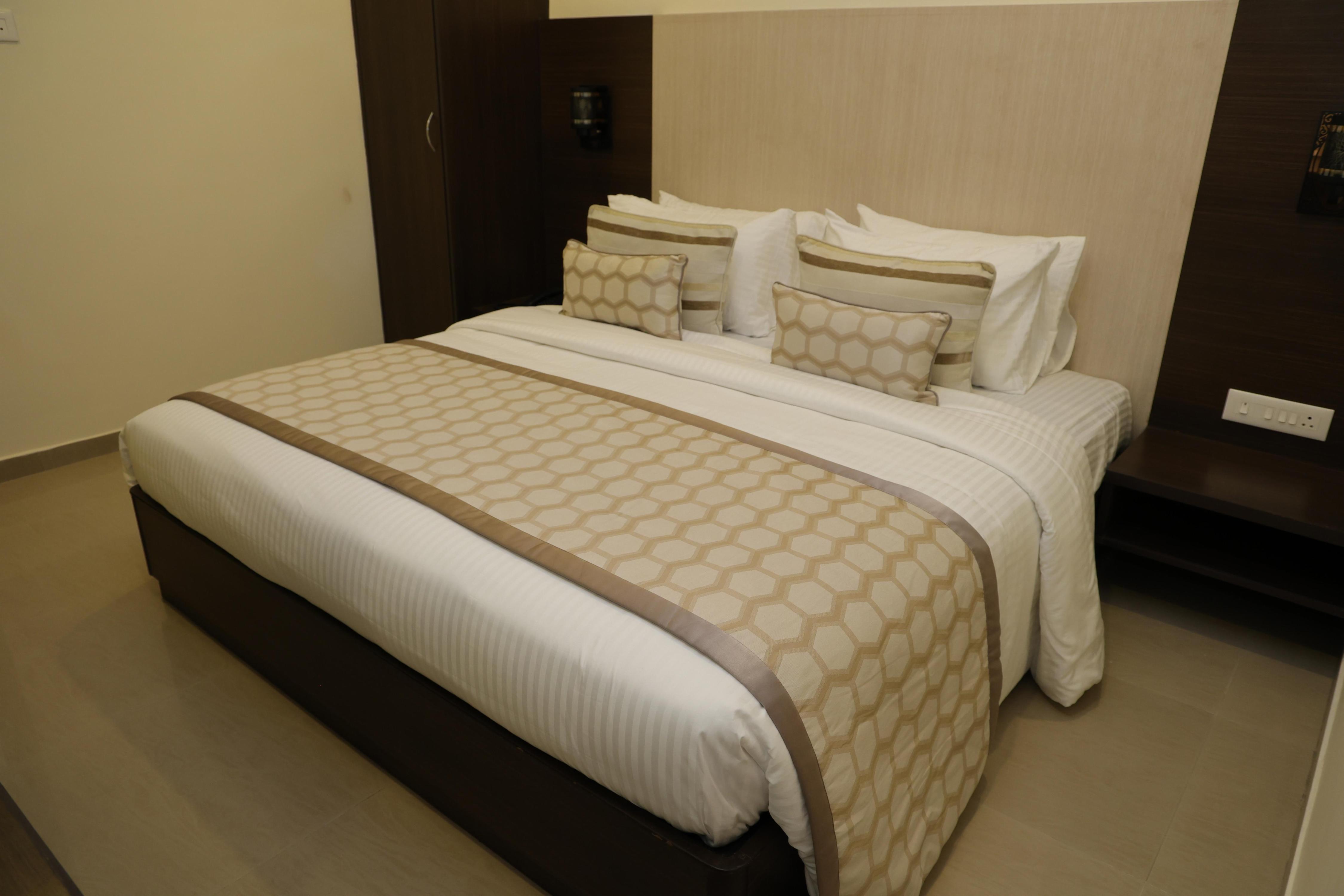 Hotel SR Palani - Tap to explore photos