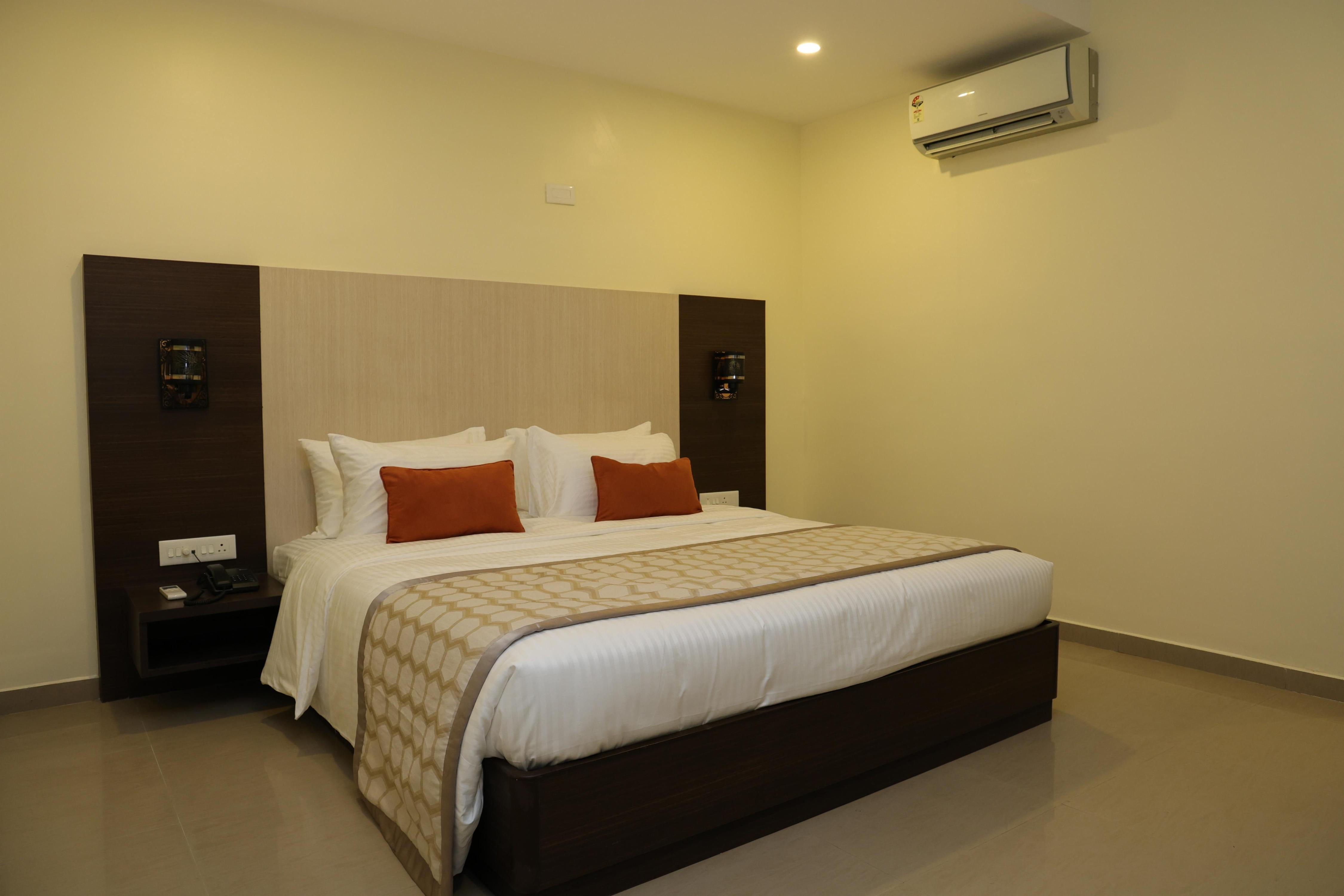 Hotel SR Palani Room Type - Deluxe Double