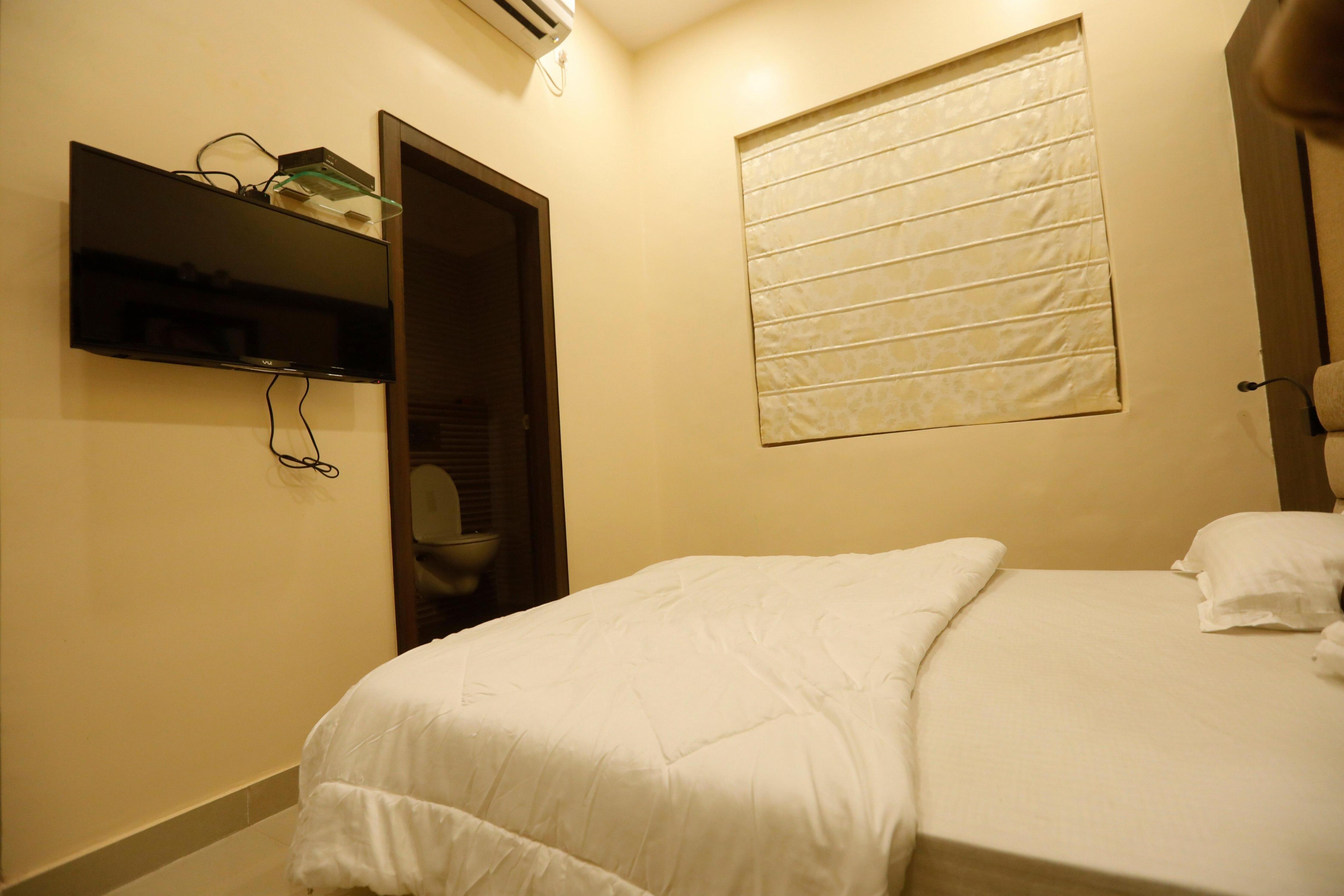 Social Safari Hostel | Rooms & Dorms Room Type - Private Superior room with attached bathroom