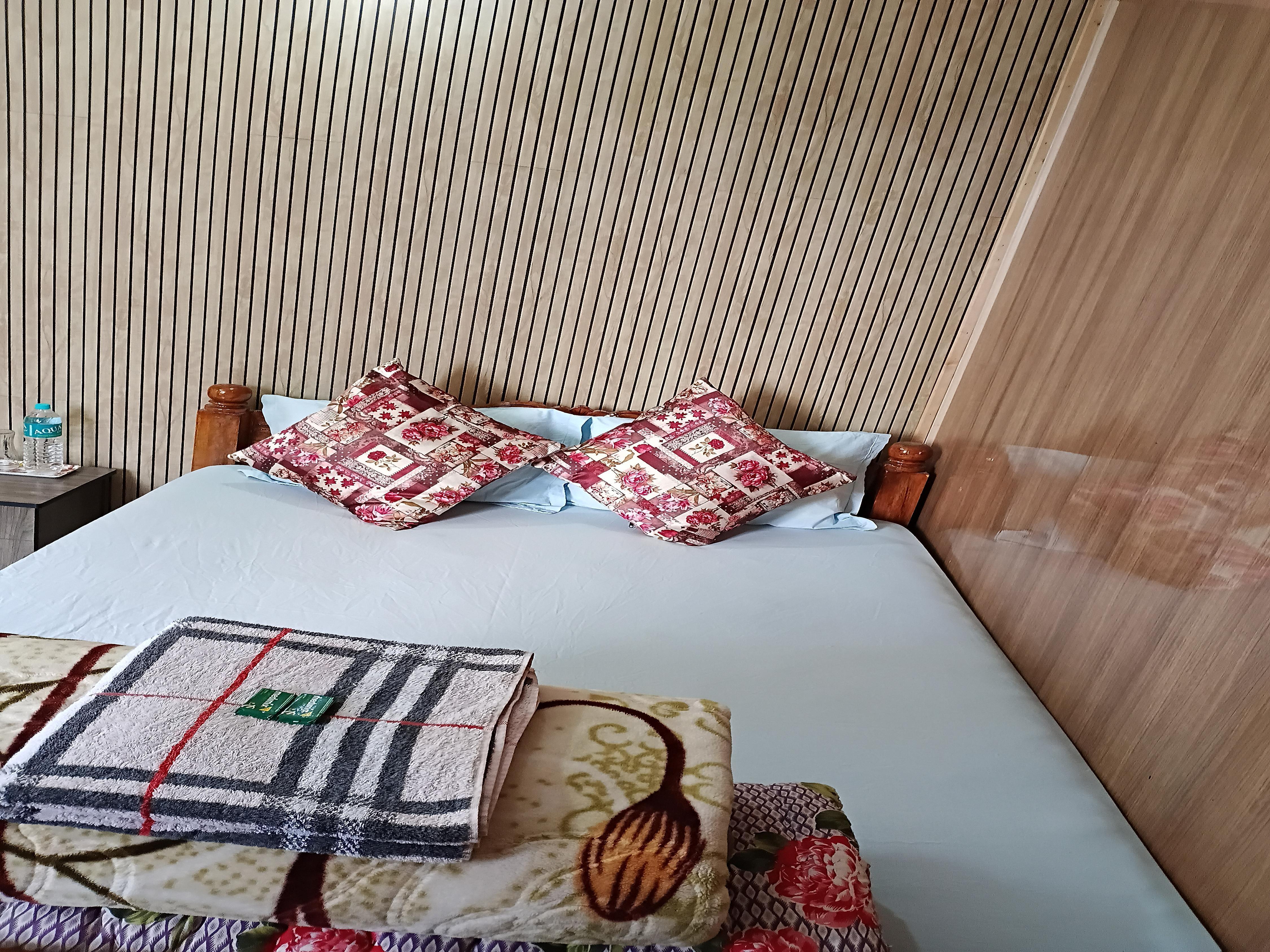 Smriya Homestay - Tap to explore photos