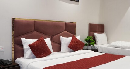 Hotel De Hocks Deluxe @ New Delhi Railway Station Room Type - Comfort Family Suite Room (Ideal for 4-5 Guests) Hotel De Hocks Deluxe @ New Delhi Railway Station Room Type - Comfort Family Suite Room (Ideal for 4-5 Guests)