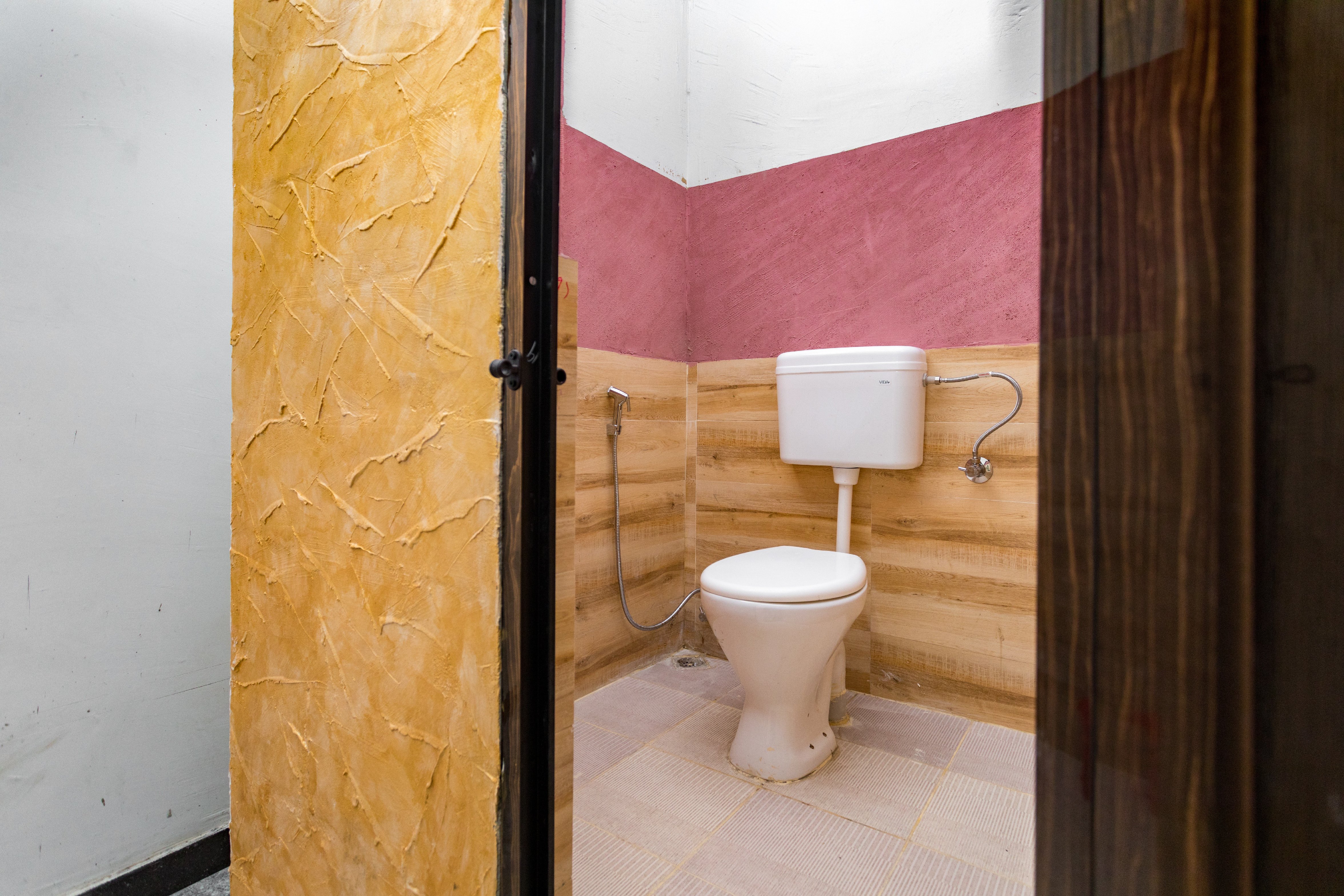 Peters Inn Kochi Metro Dormitory - Tap to explore photos