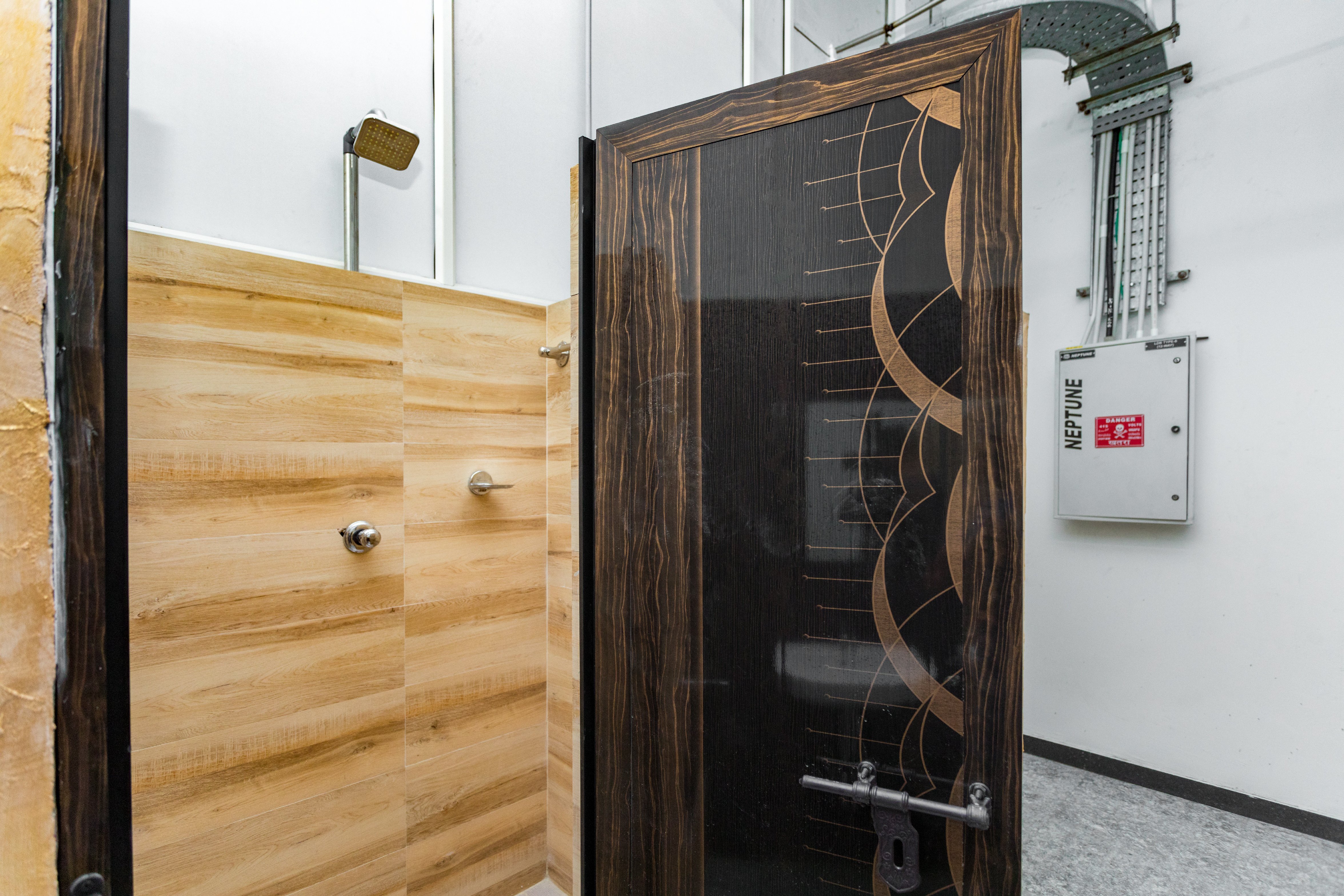 Peters Inn Kochi Metro Dormitory - Tap to explore photos