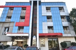 Hotel Sai Sparsh (Newly Renovated) - 150 Meters from Saibaba Temple