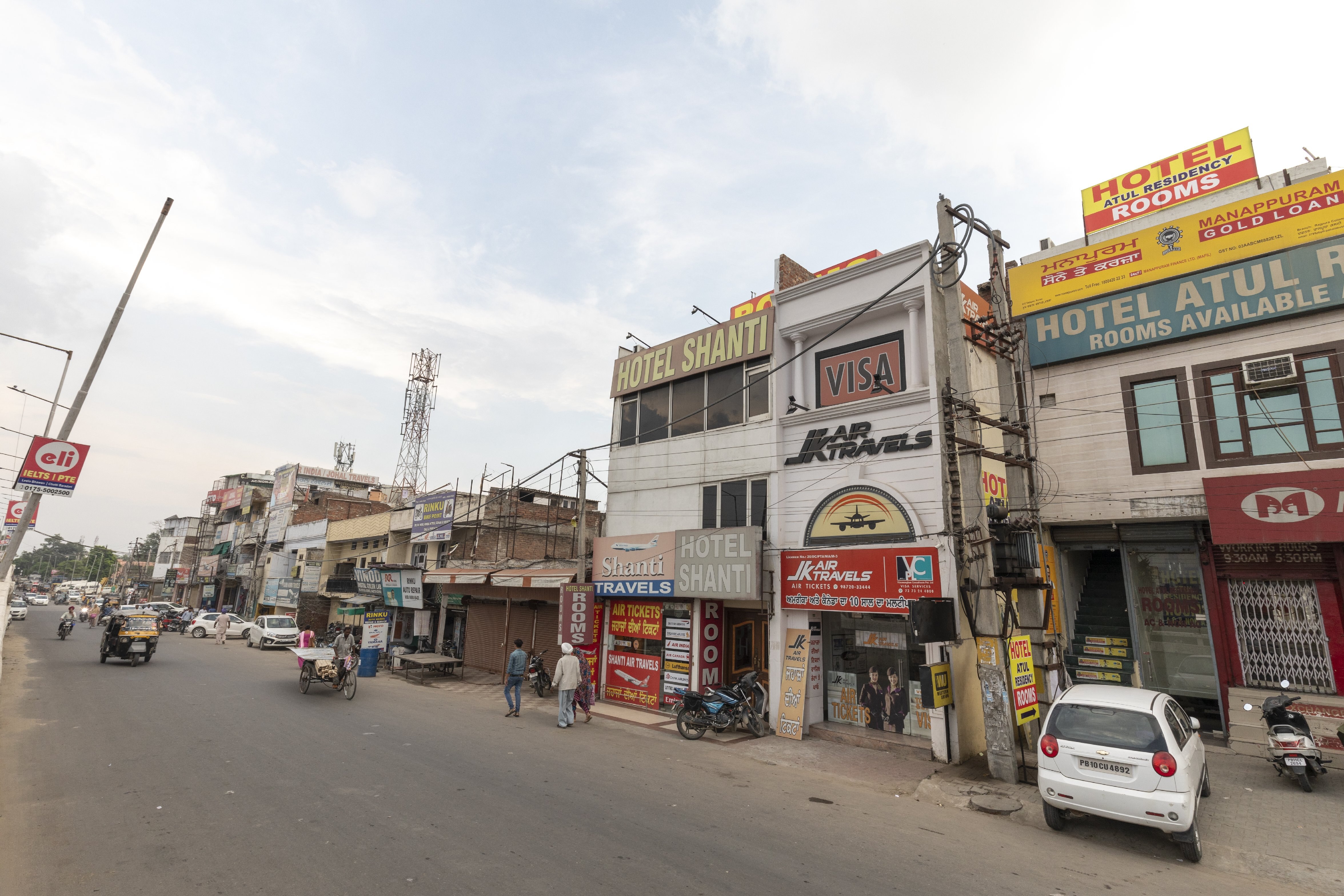 Hotel Shanti - Tap to explore photos