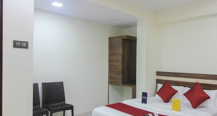 Hotel Pranava Deluxe Room Type - Executive Room Hotel Pranava Deluxe Room Type - Executive Room