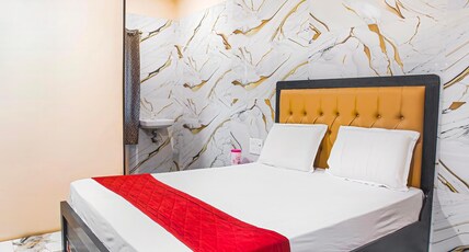 Right Choice Hotels Room Type - AC Double Bed Room