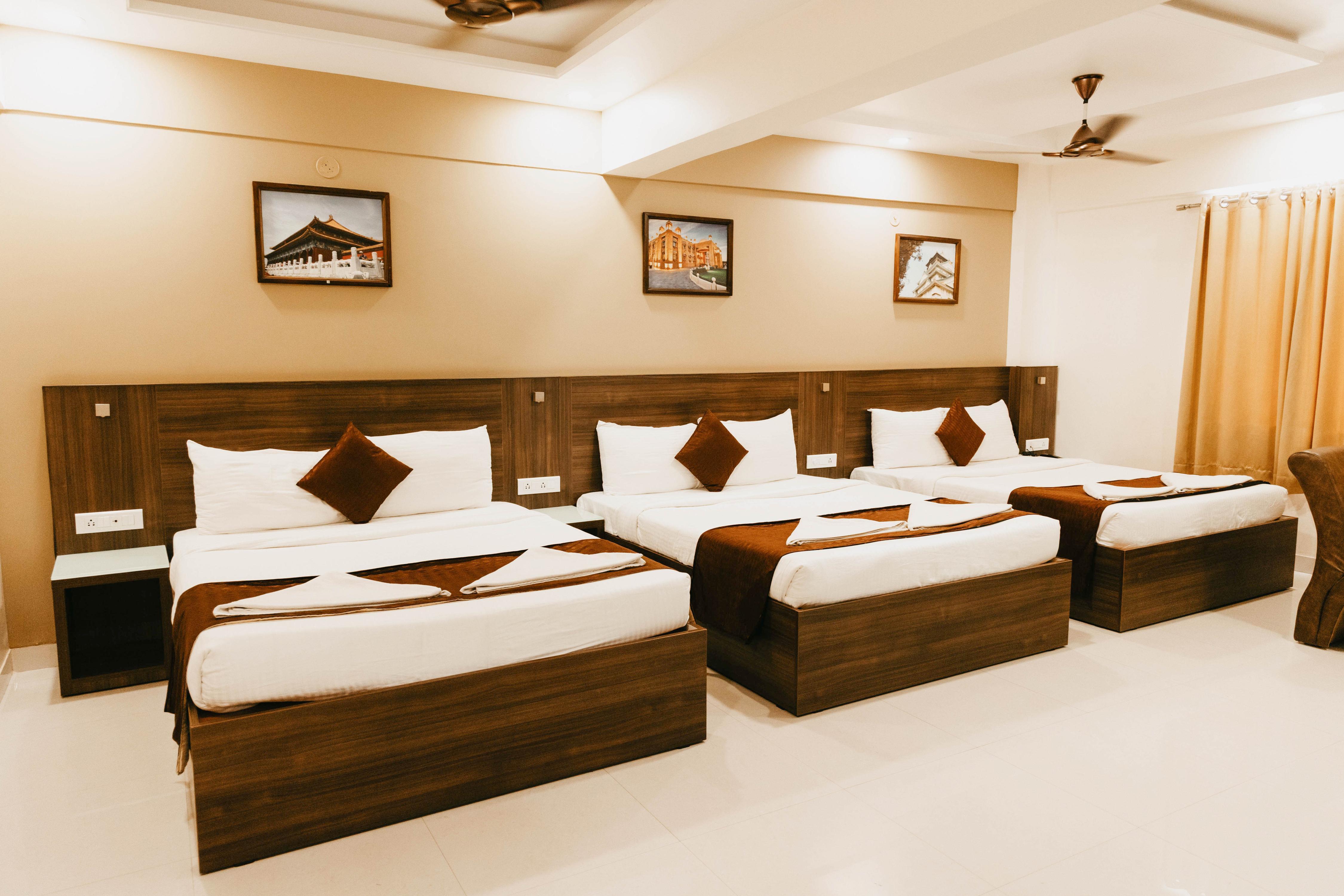 Hotel Shringar Palace Room Type - Executive Family Room - 3 Queen Bed