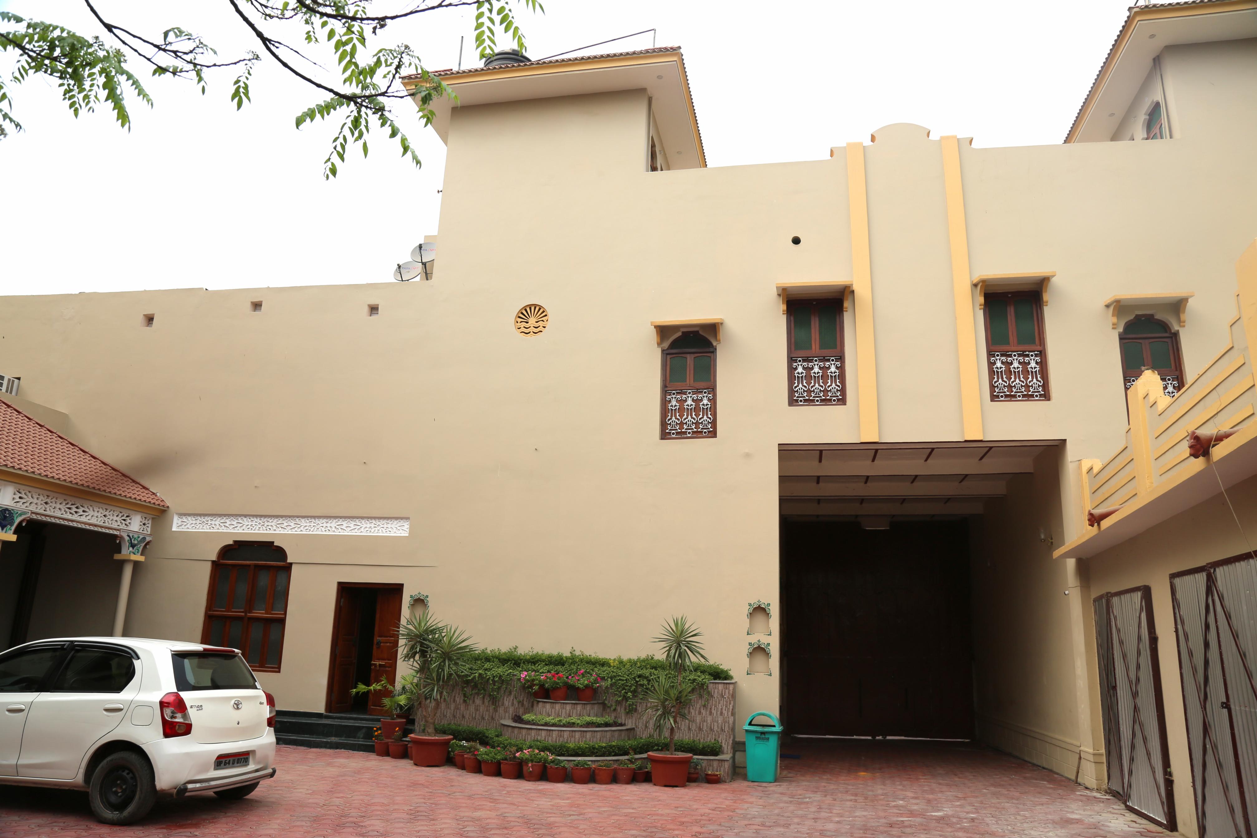 vijaigarh kothi - Tap to explore photos