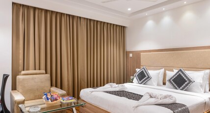 HOTEL SOUTHERN SUITES Room Type - Premium King AC Room