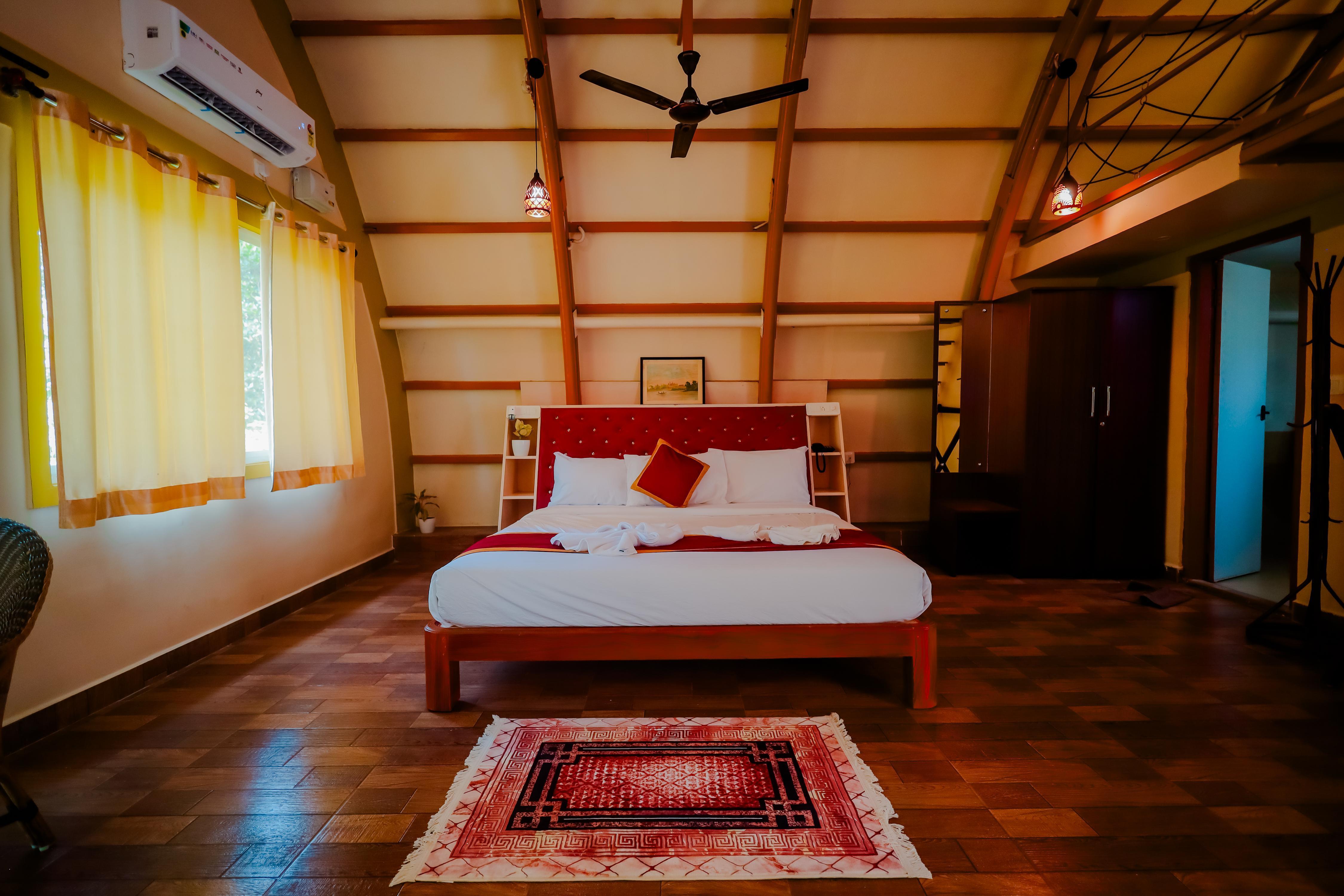 Mookaanana Resort - Tap to explore photos