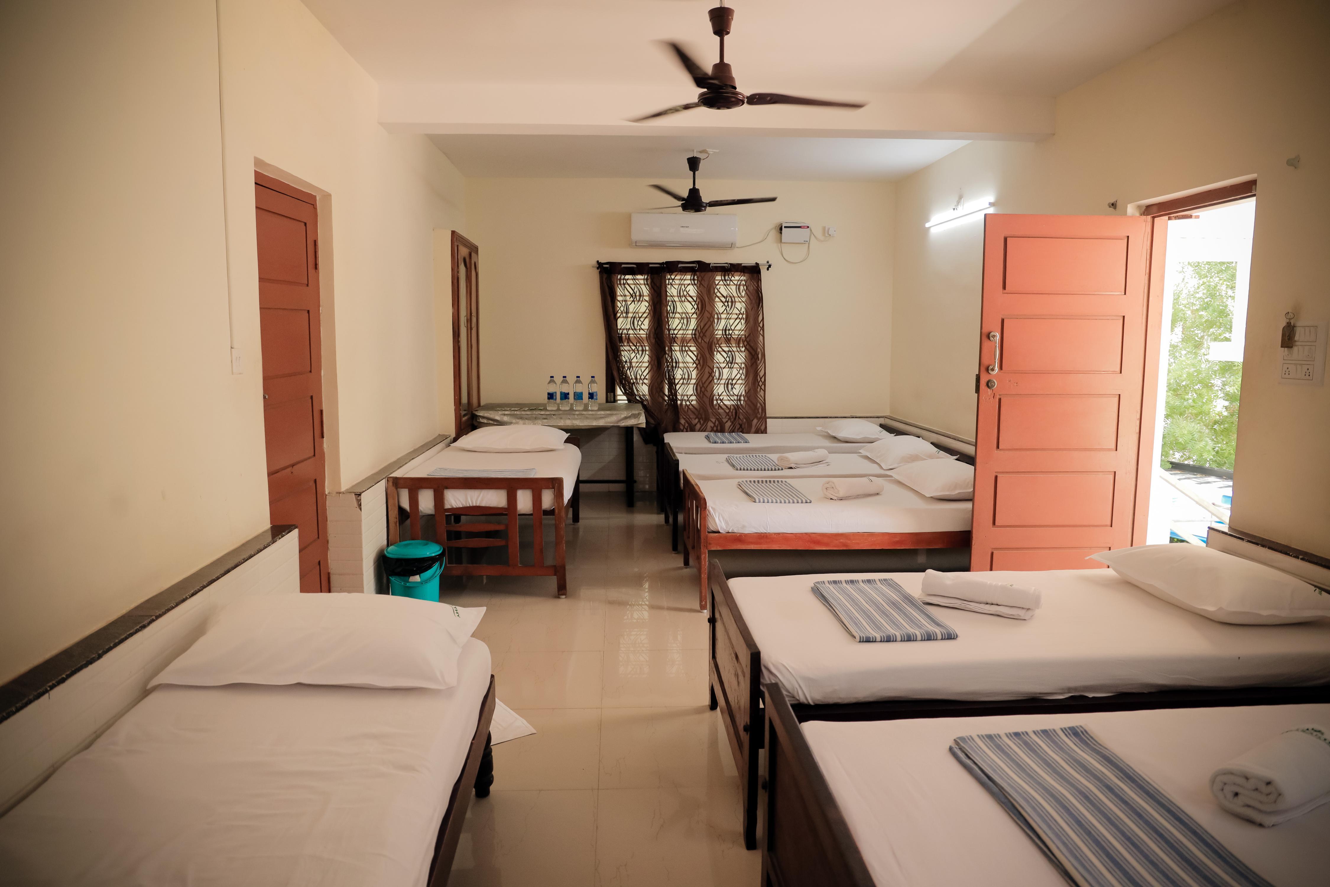 Hotel Jebasakthy Room Type - Eight Bedroom  AC