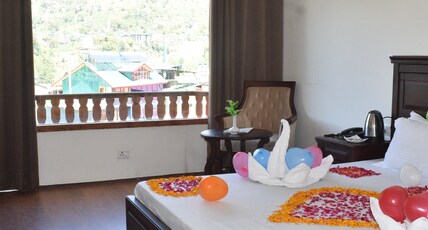 Hotel Alpas Room Type - Super Deluxe Room (With Private Balcony) Hotel Alpas Room Type - Super Deluxe Room (With Private Balcony)