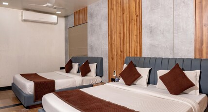 Hotel Sawamani and Restaurant Room Type - Super Deluxe Room