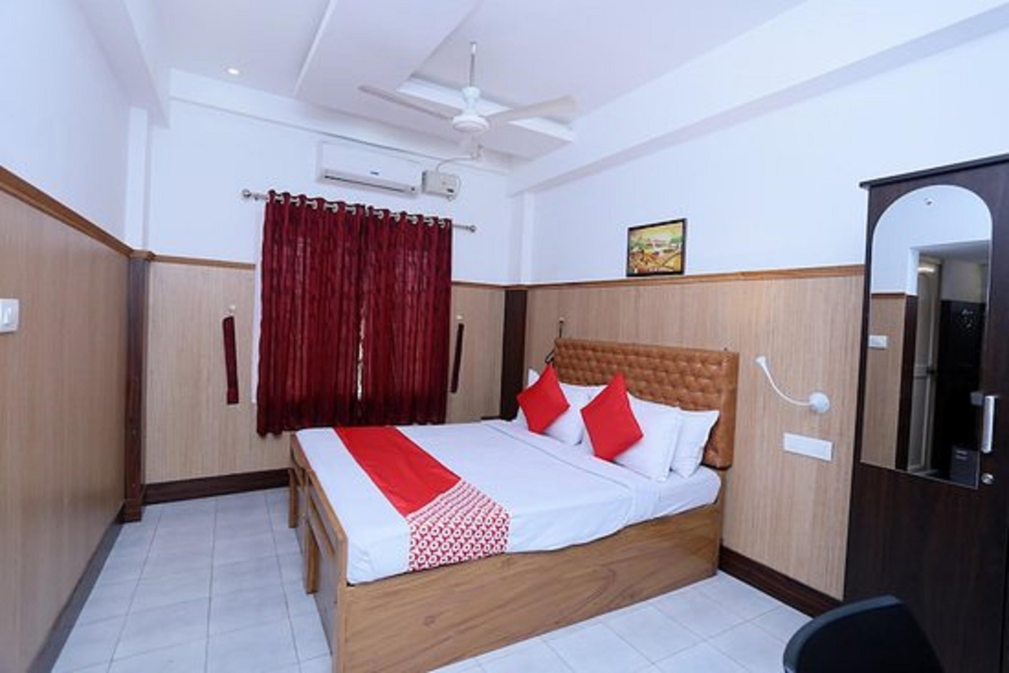 Annapoorna Rooms and Service Room Type - Deluxe AC Room