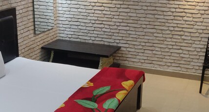 EVERGREEN GUEST HOUSE Room Type - Semi Deluxe